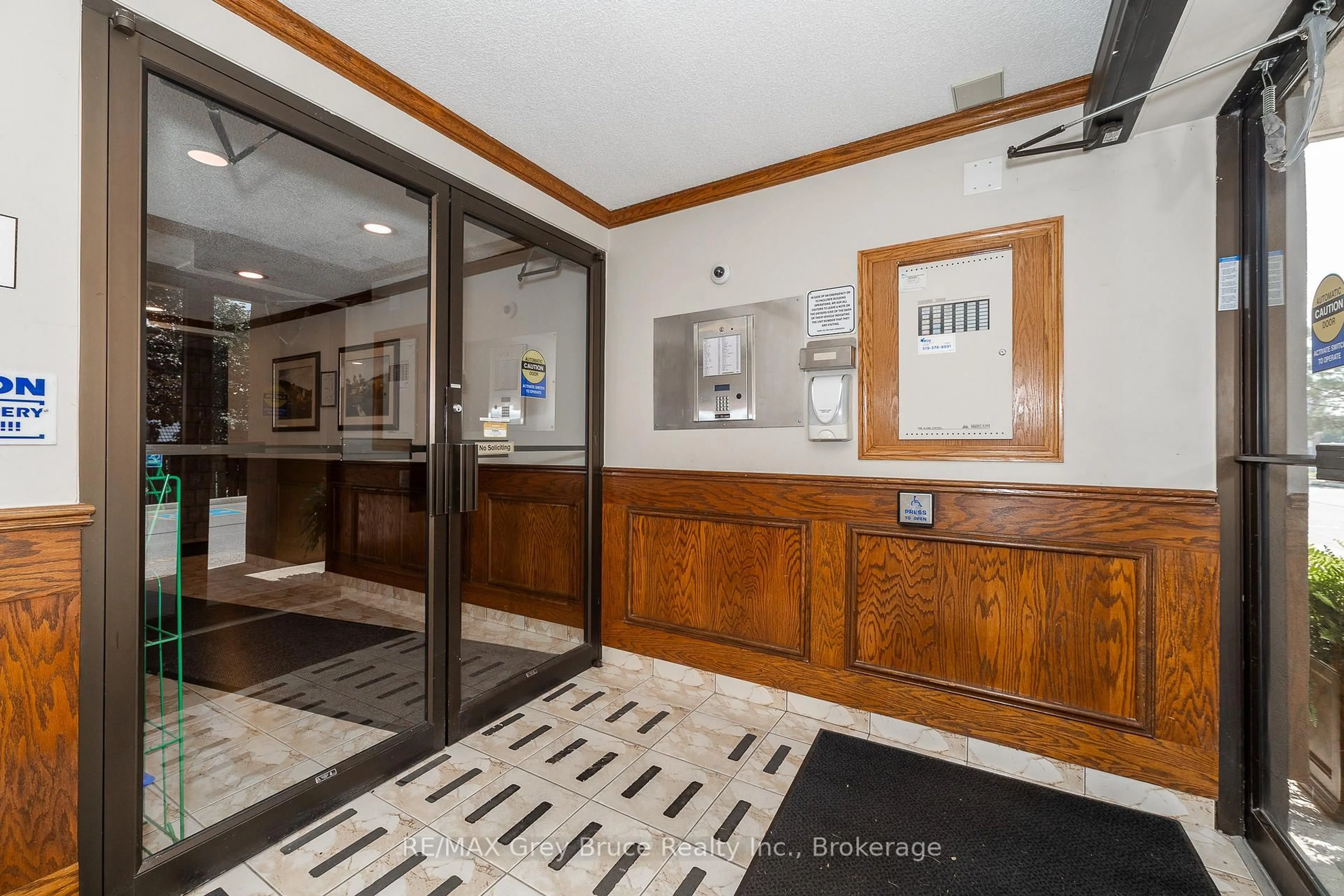 Lobby for 850 6TH St #309, Owen Sound Ontario N4K 2Y7