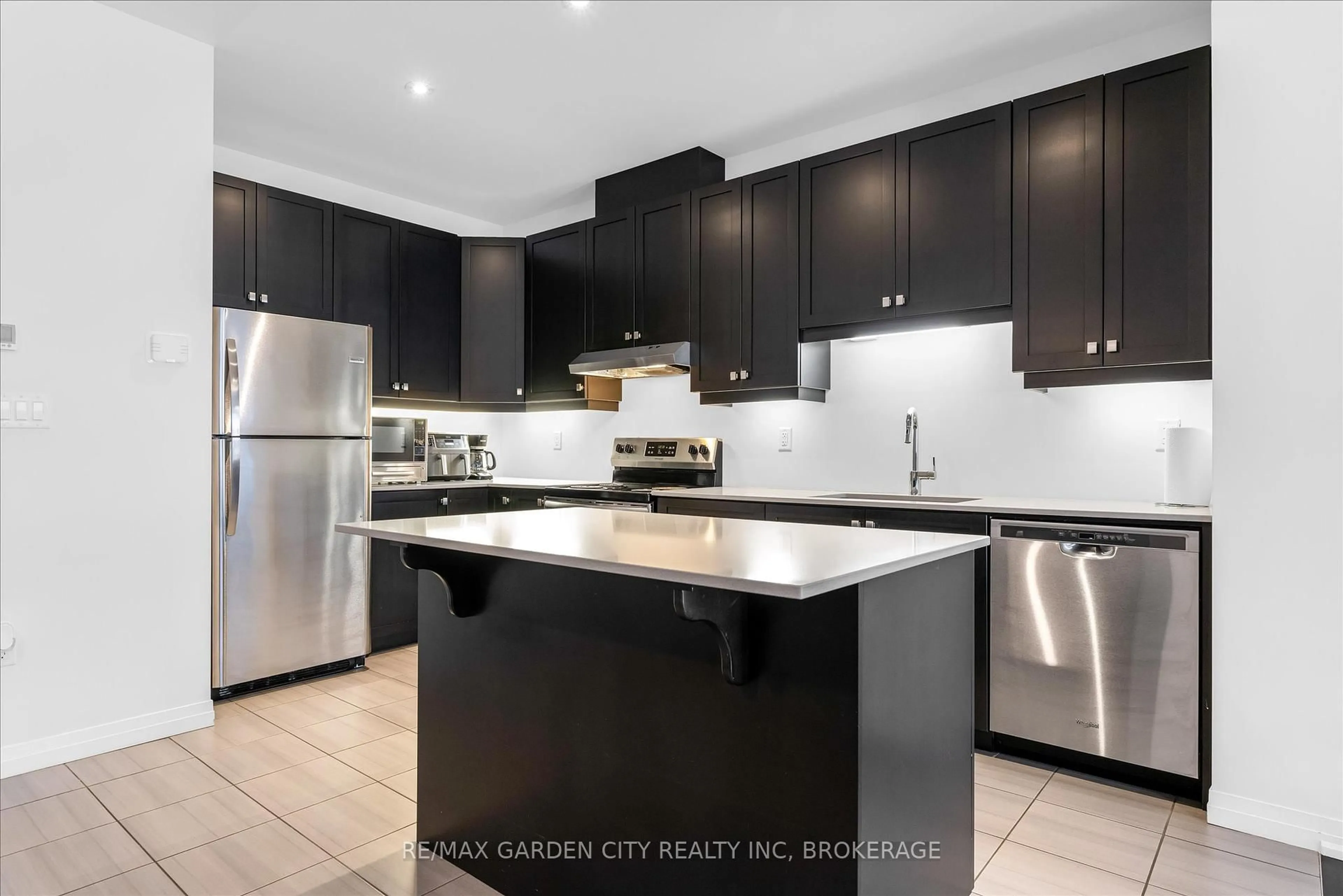 Unknown for 3998 Crown St, Lincoln Ontario L3J 0S6