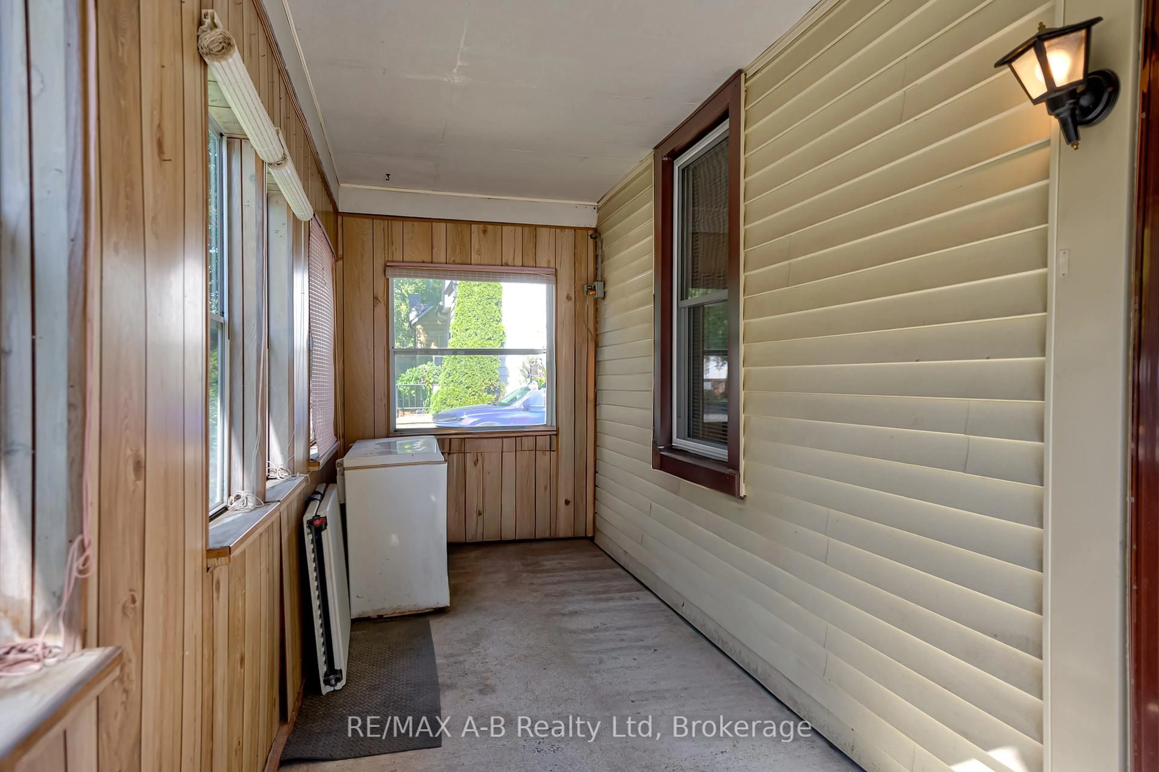 A pic of a room for 137 Dufferin St, Stratford Ontario N5A 2G9