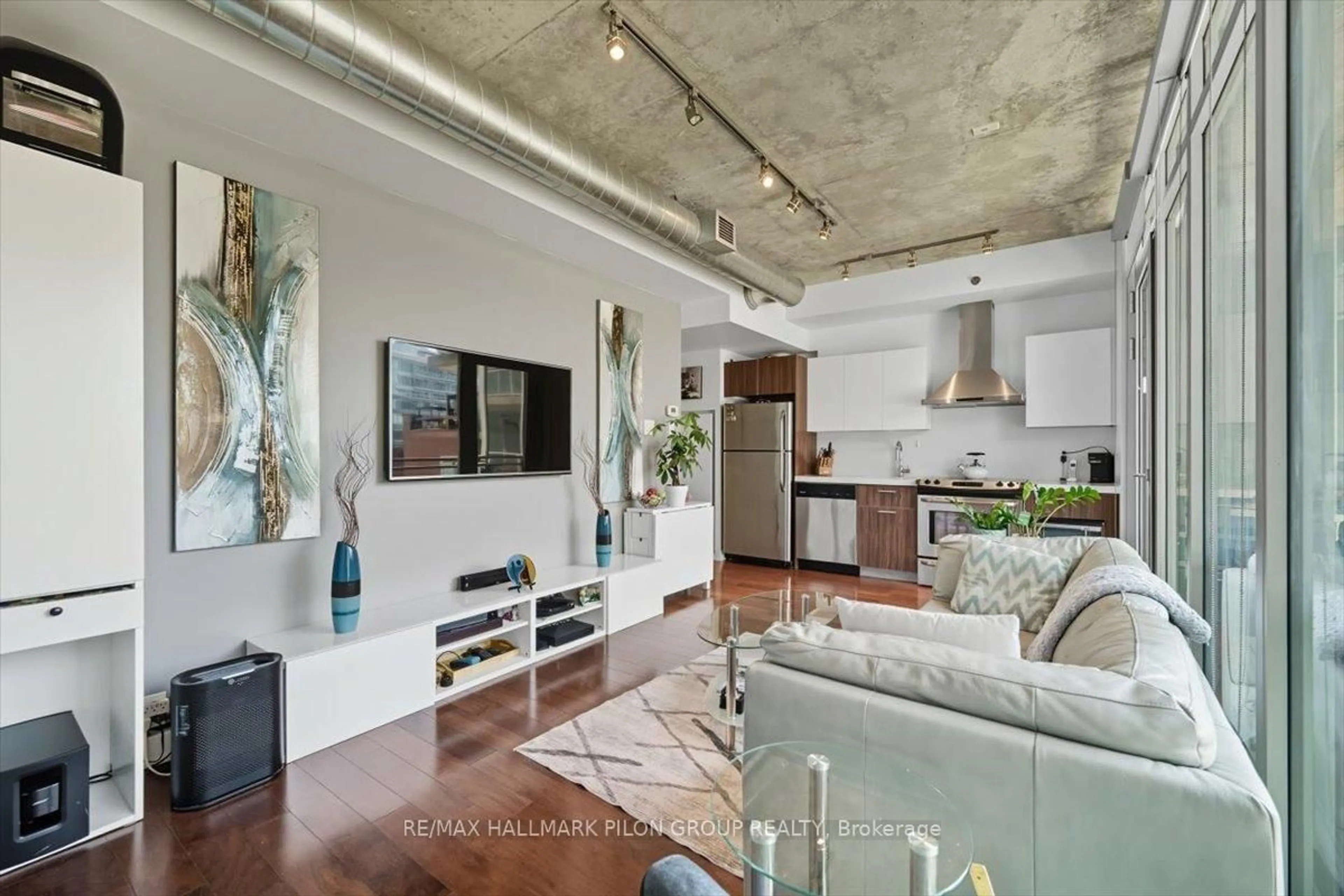 Open concept kitchen, cement floor for 340 Mcleod St #450, Ottawa Ontario K2P 1A4