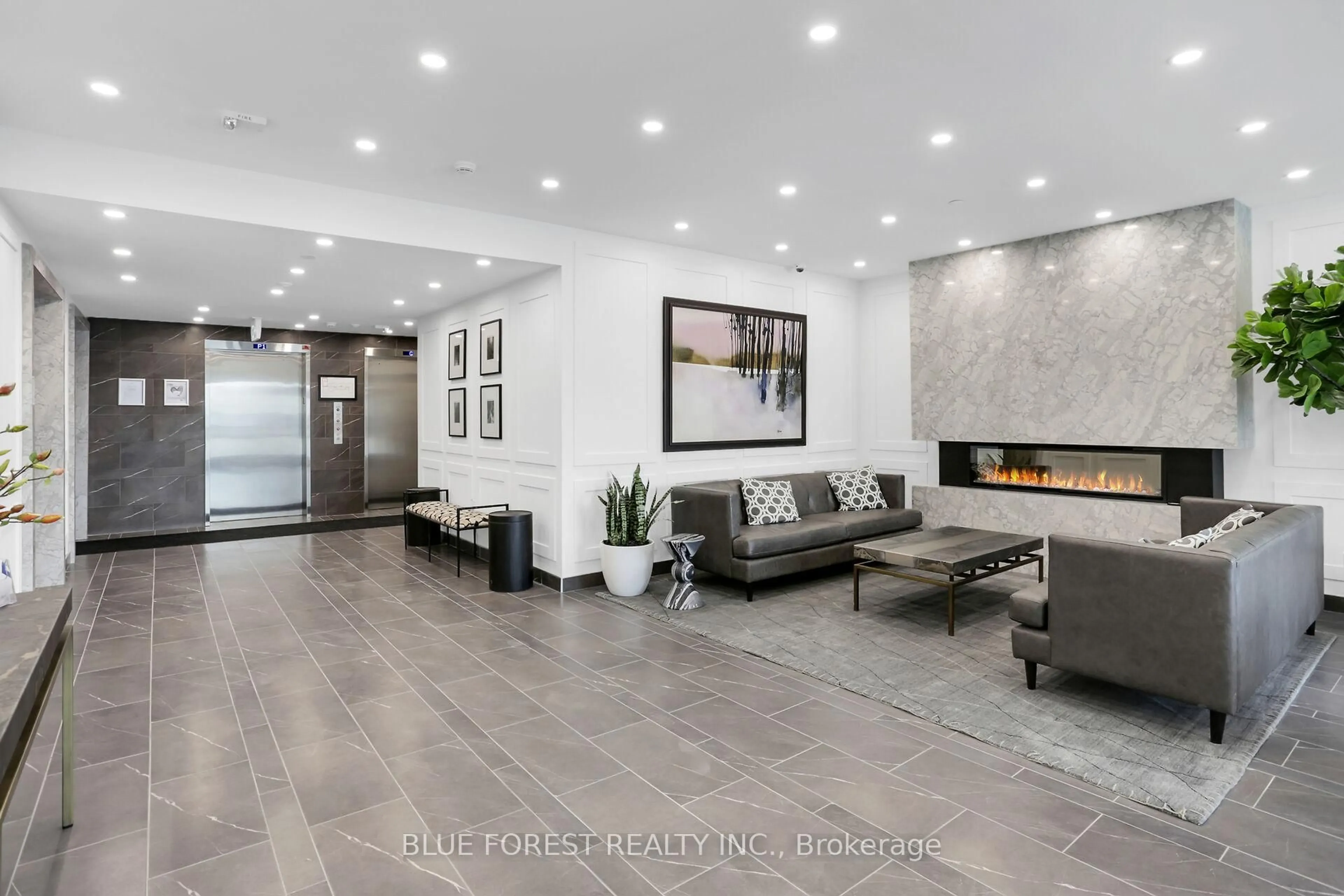 Lobby for 460 Callaway Rd #107, London North Ontario N6G 0Z2