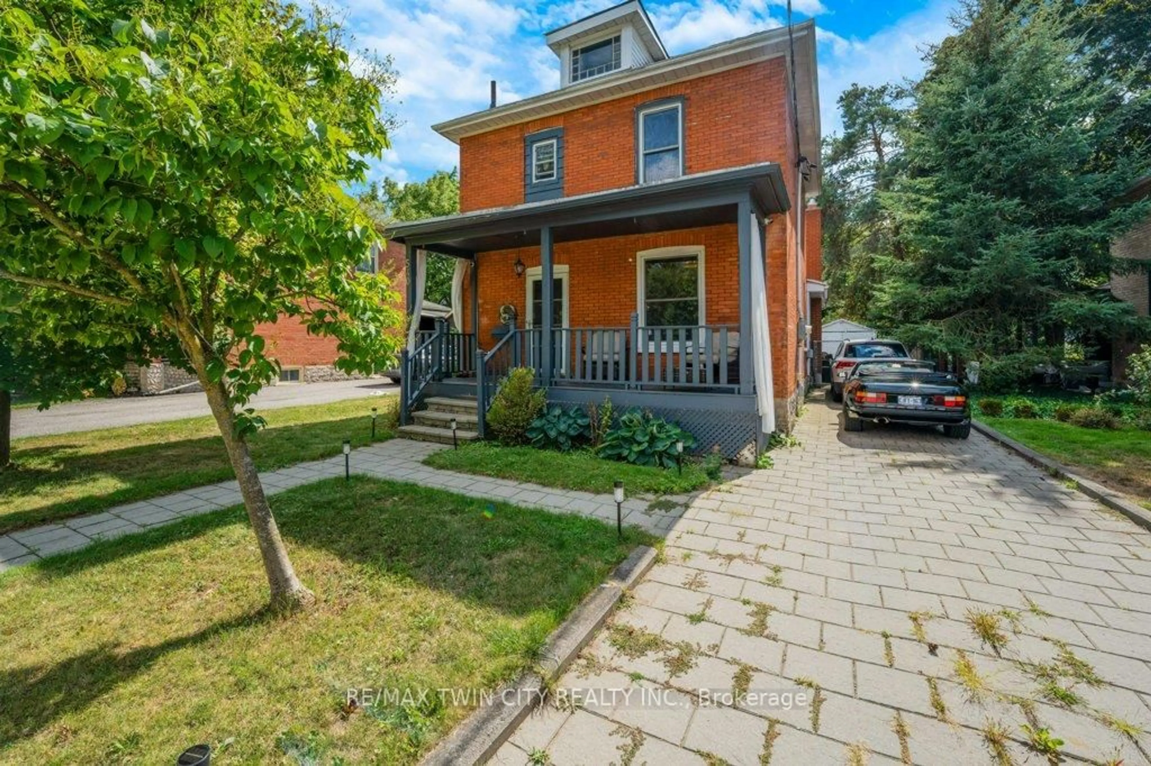 Home with brick exterior material, street for 540 Vine St, Cambridge Ontario N3H 2Y8