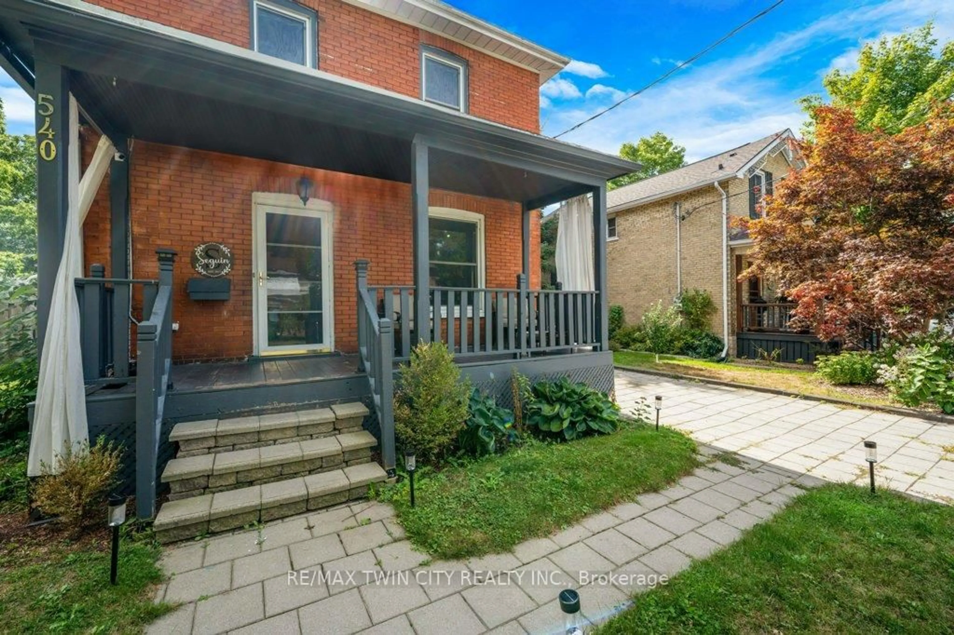Home with brick exterior material, street for 540 Vine St, Cambridge Ontario N3H 2Y8