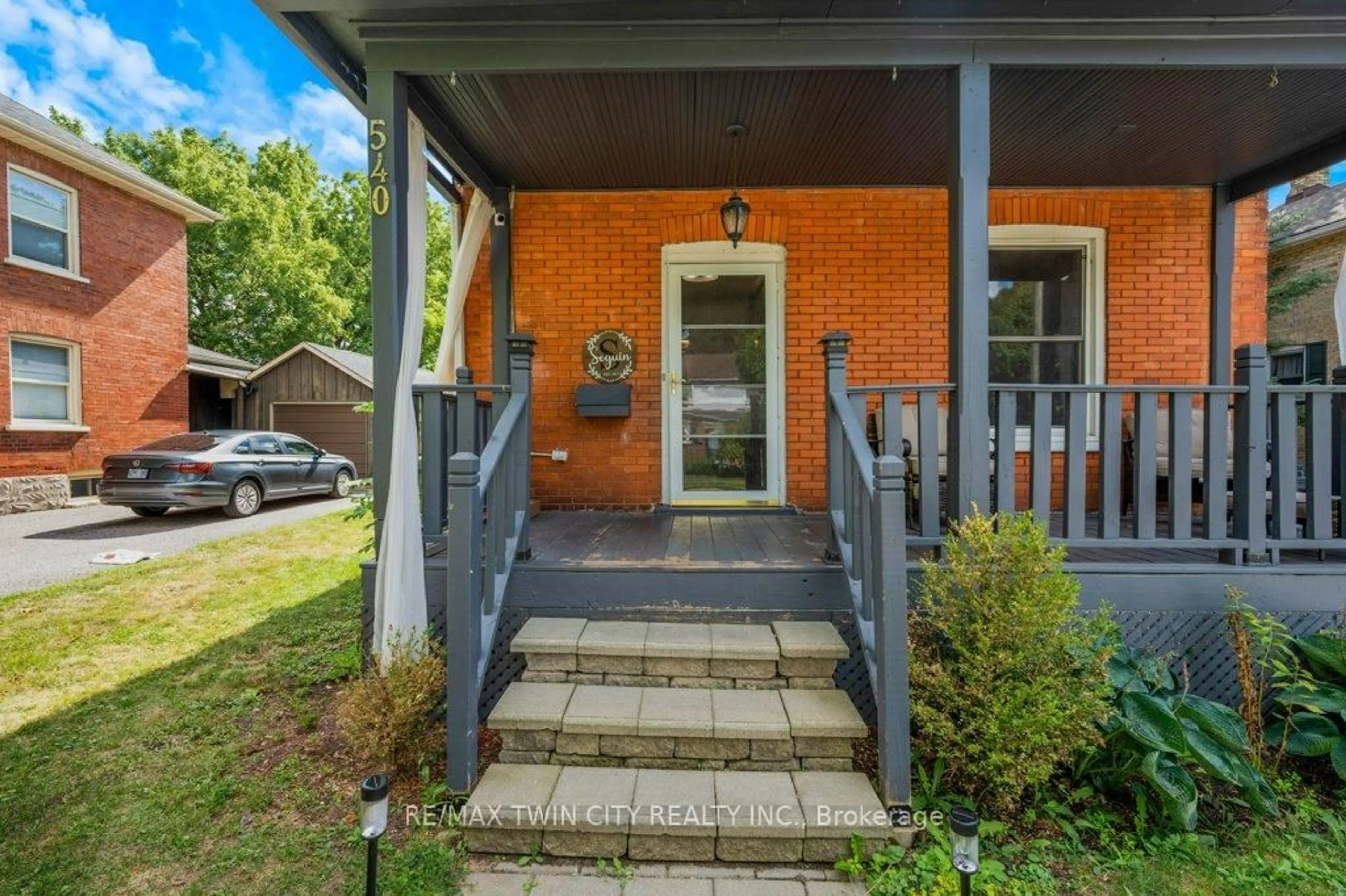 Unknown for 540 Vine St, Cambridge Ontario N3H 2Y8