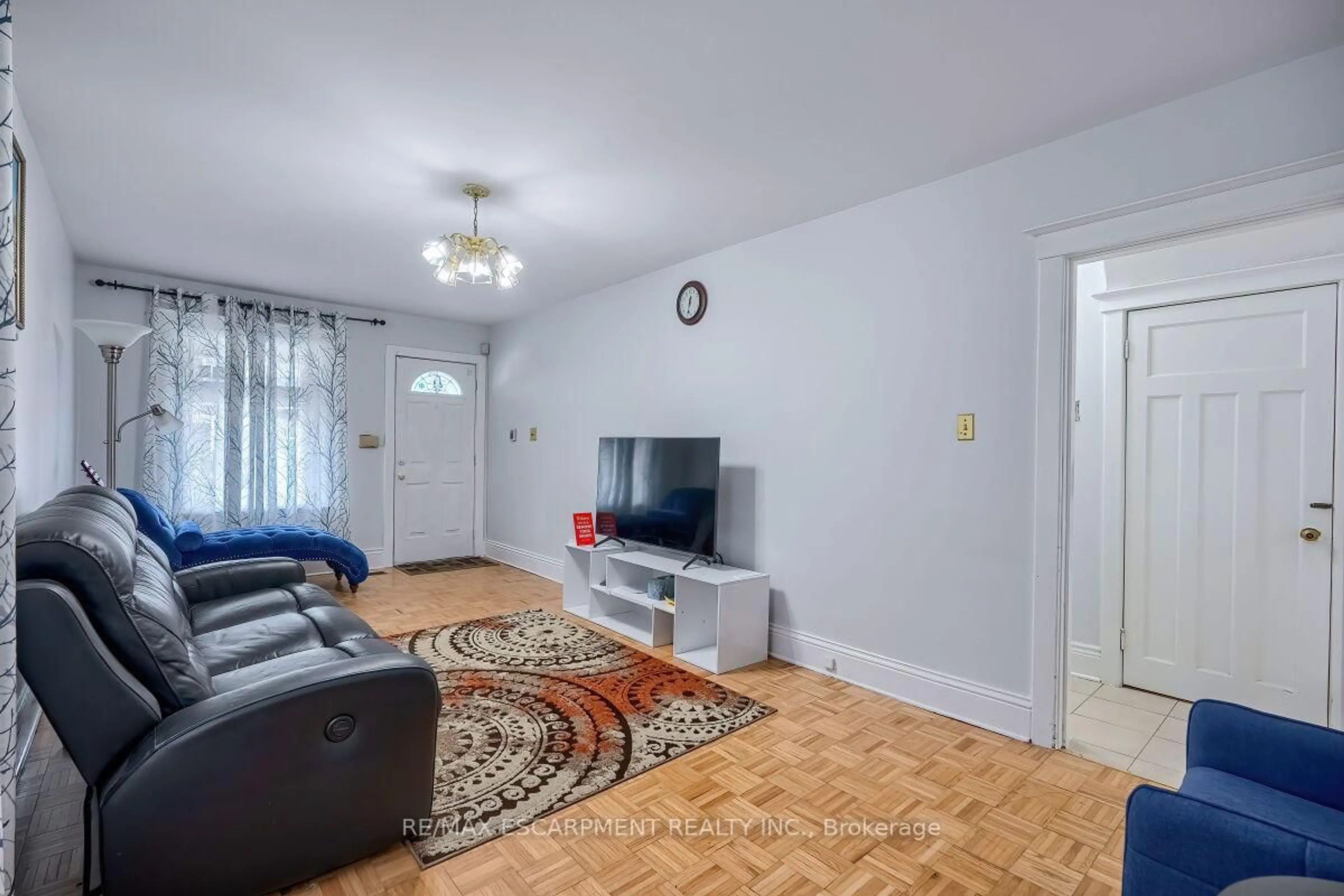 Living room with furniture, unknown for 30 Webber Ave, Hamilton Ontario L8N 1W3