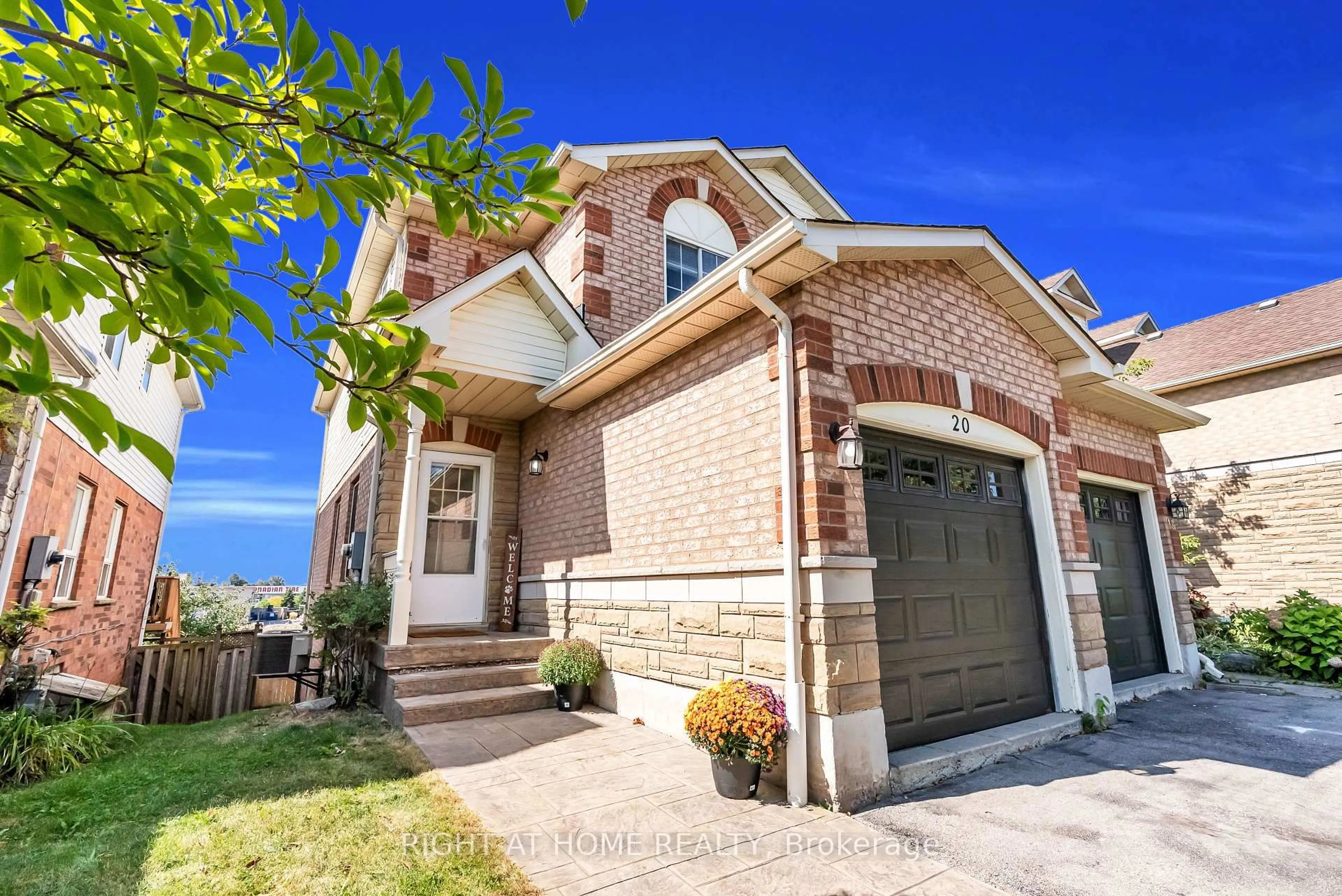 Home with brick exterior material, street for 20 SLATER Crt, Hamilton Ontario L0R 2H5