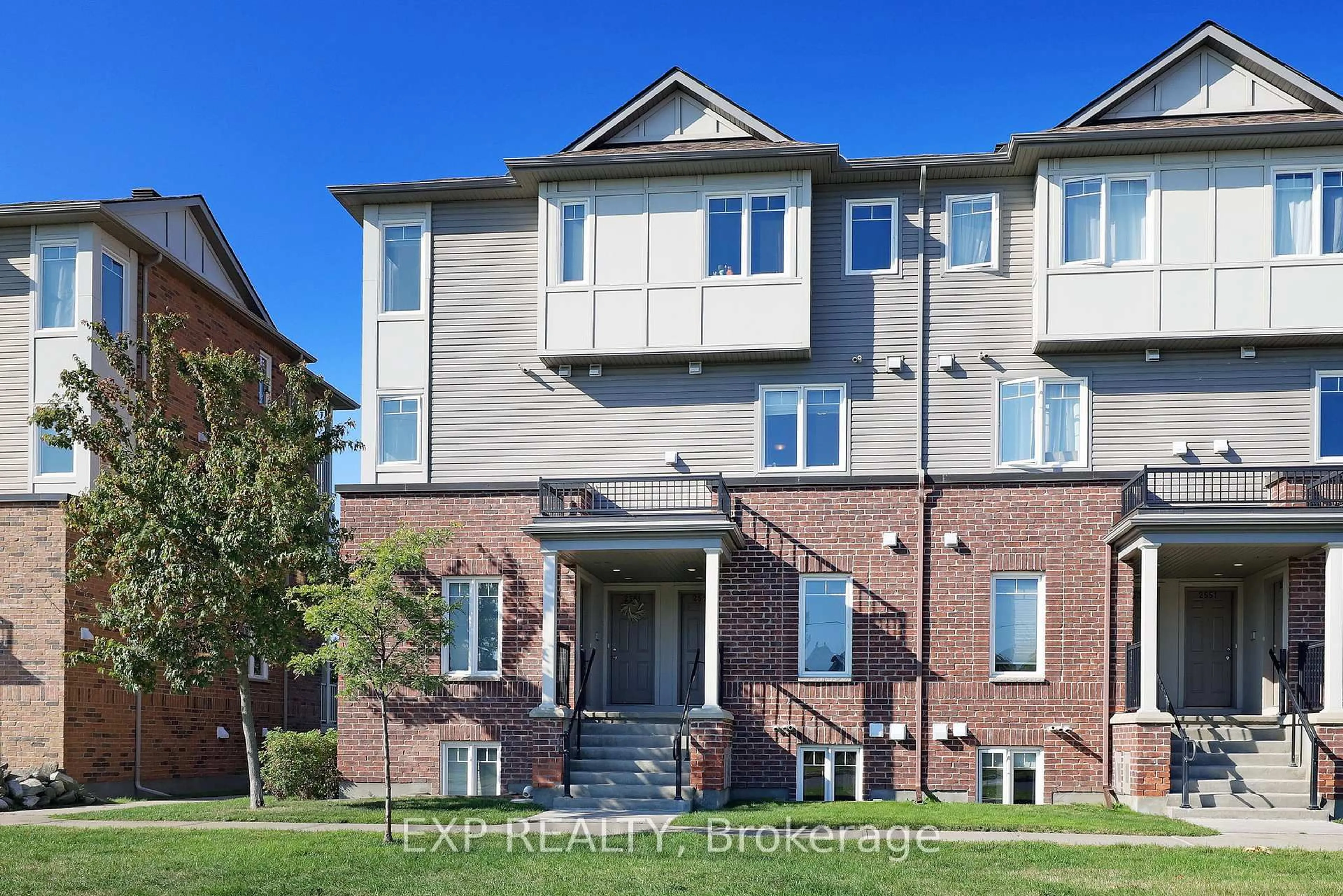 Home with brick exterior material, unknown for 2559 Longfields Dr, Ottawa Ontario K2J 2L7