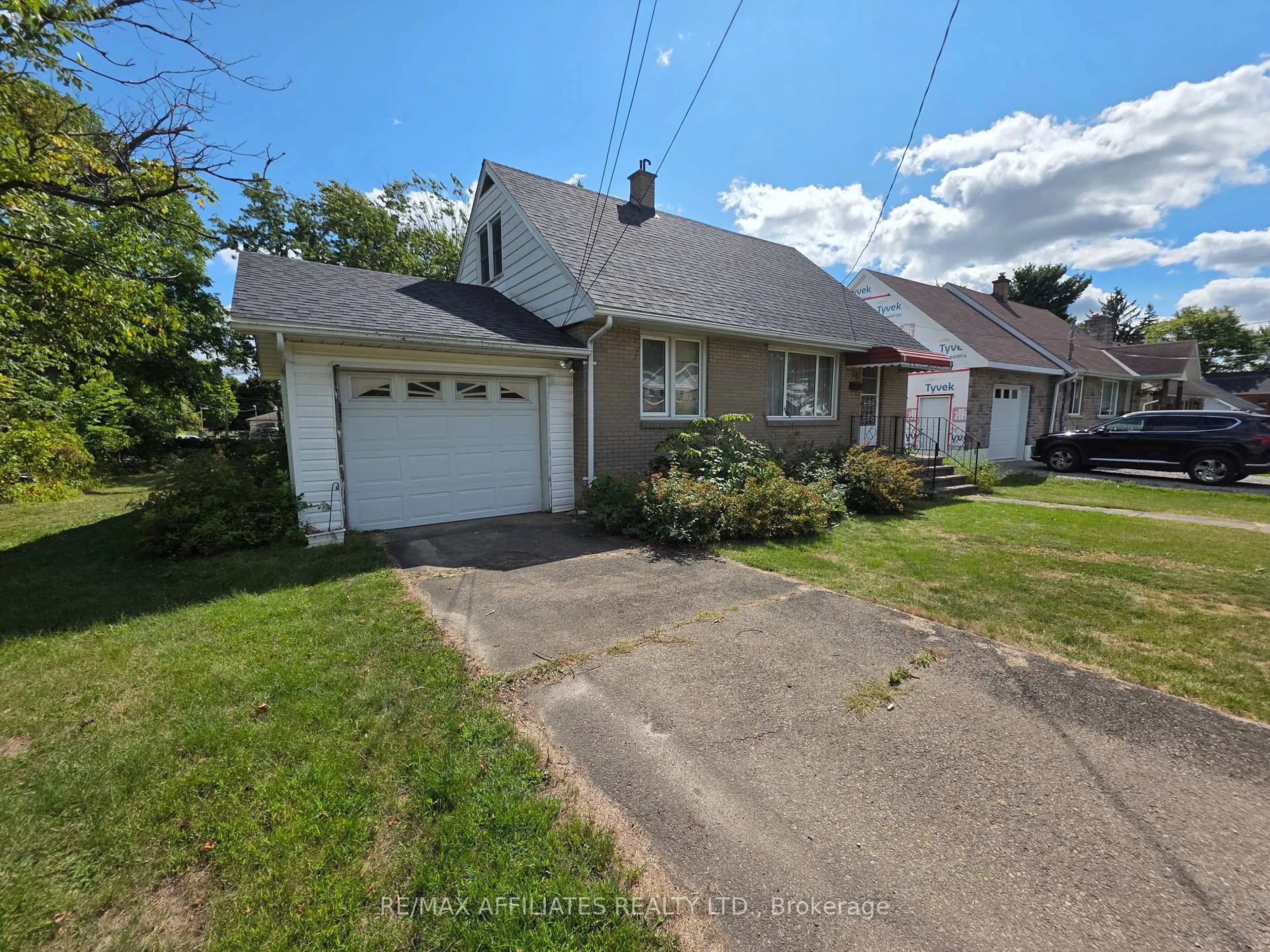 A pic from outside/outdoor area/front of a property/back of a property/a pic from drone, street for 41 Elgin St, Smiths Falls Ontario K7A 3C5