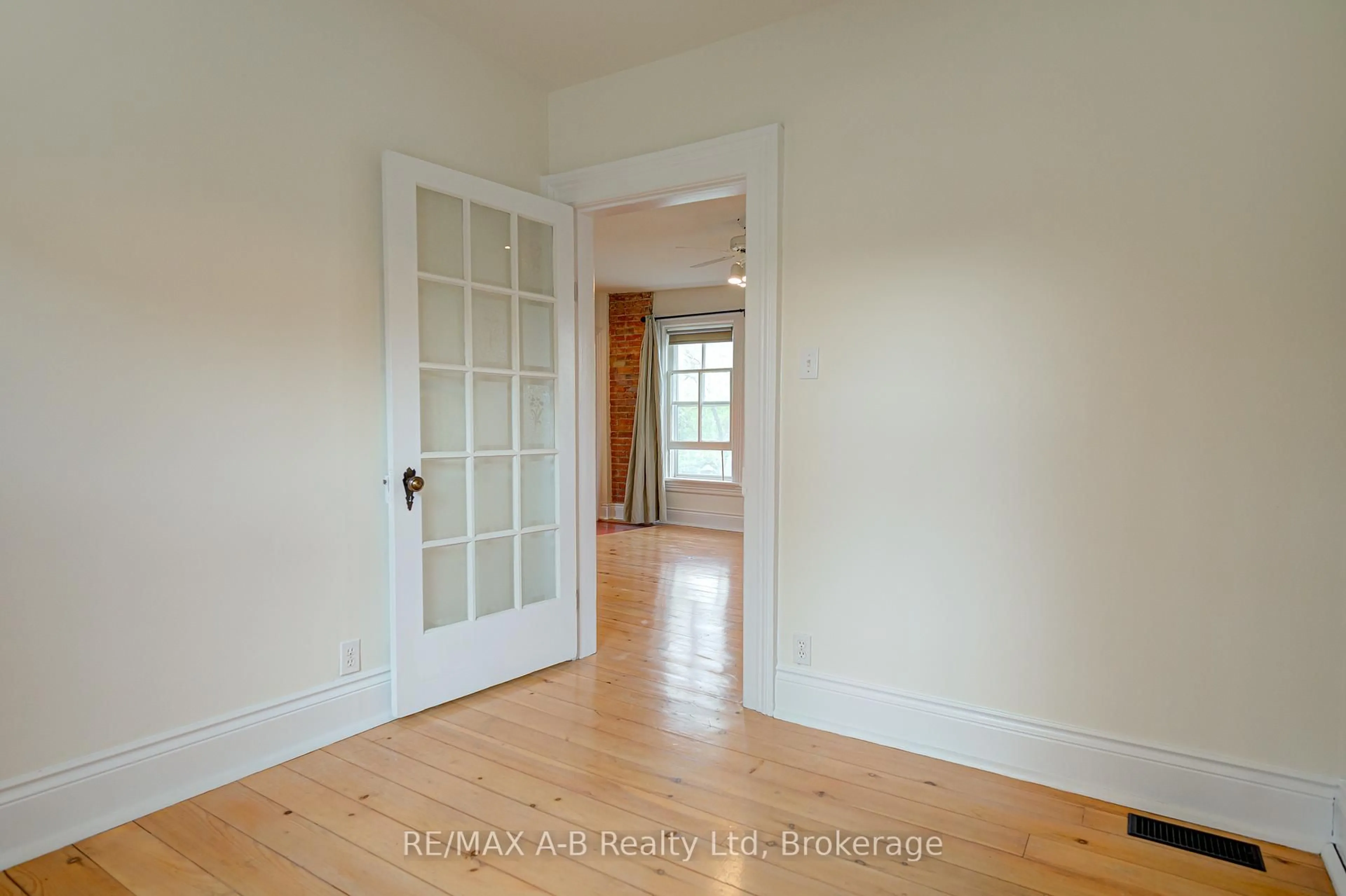 A pic of a room for 258 Douro St, Stratford Ontario N5A 3S3