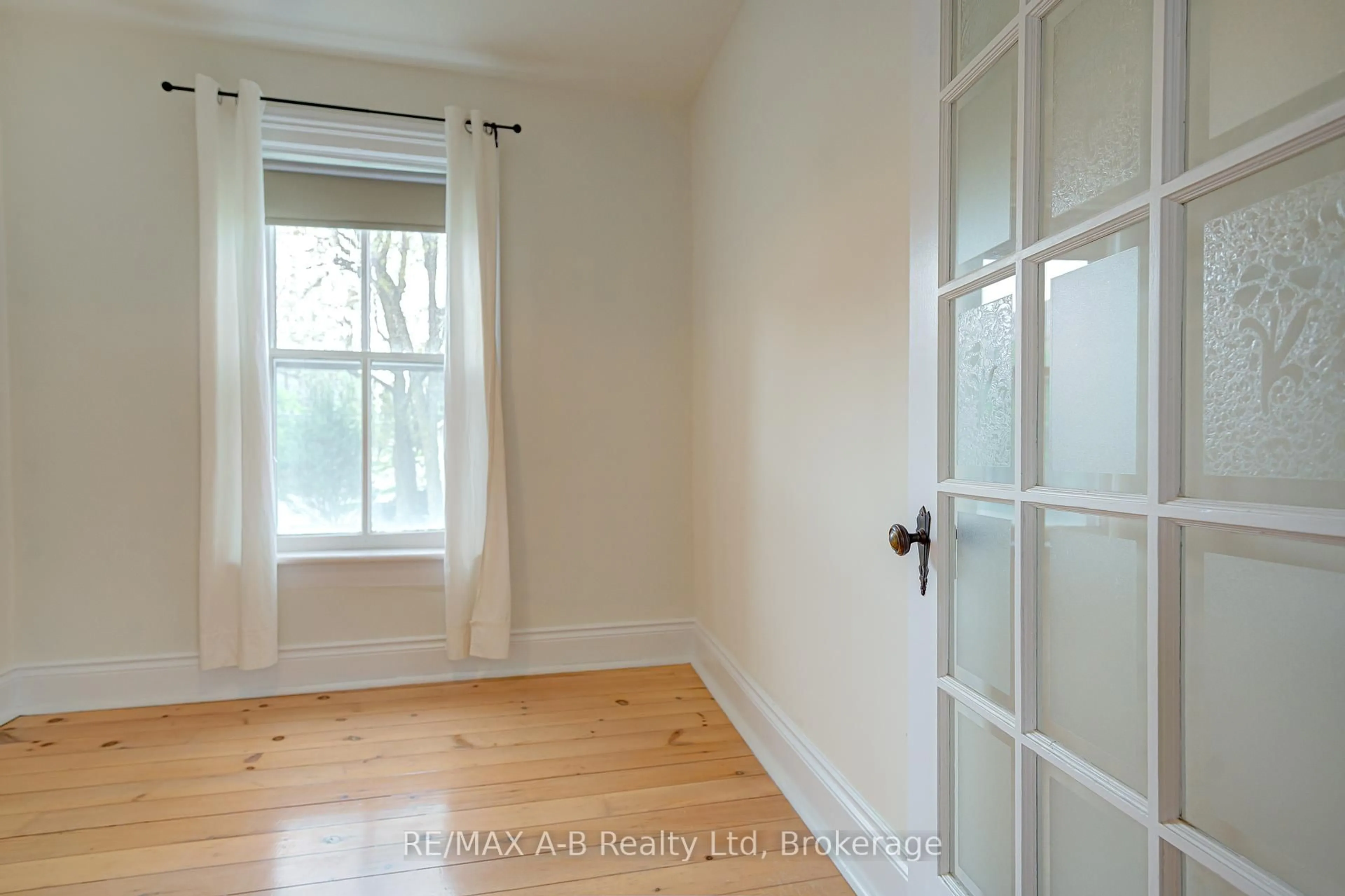 A pic of a room for 258 Douro St, Stratford Ontario N5A 3S3
