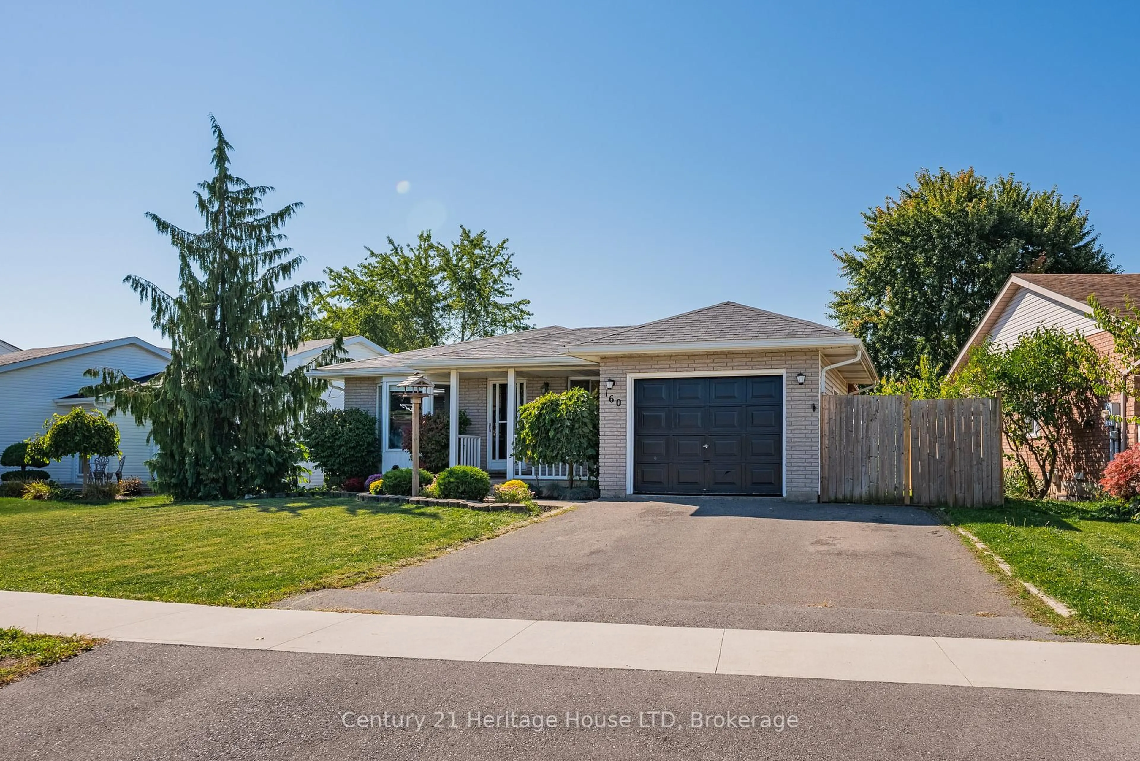 Home with brick exterior material, street for 160 Northwood Dr, Welland Ontario L3C 6V9