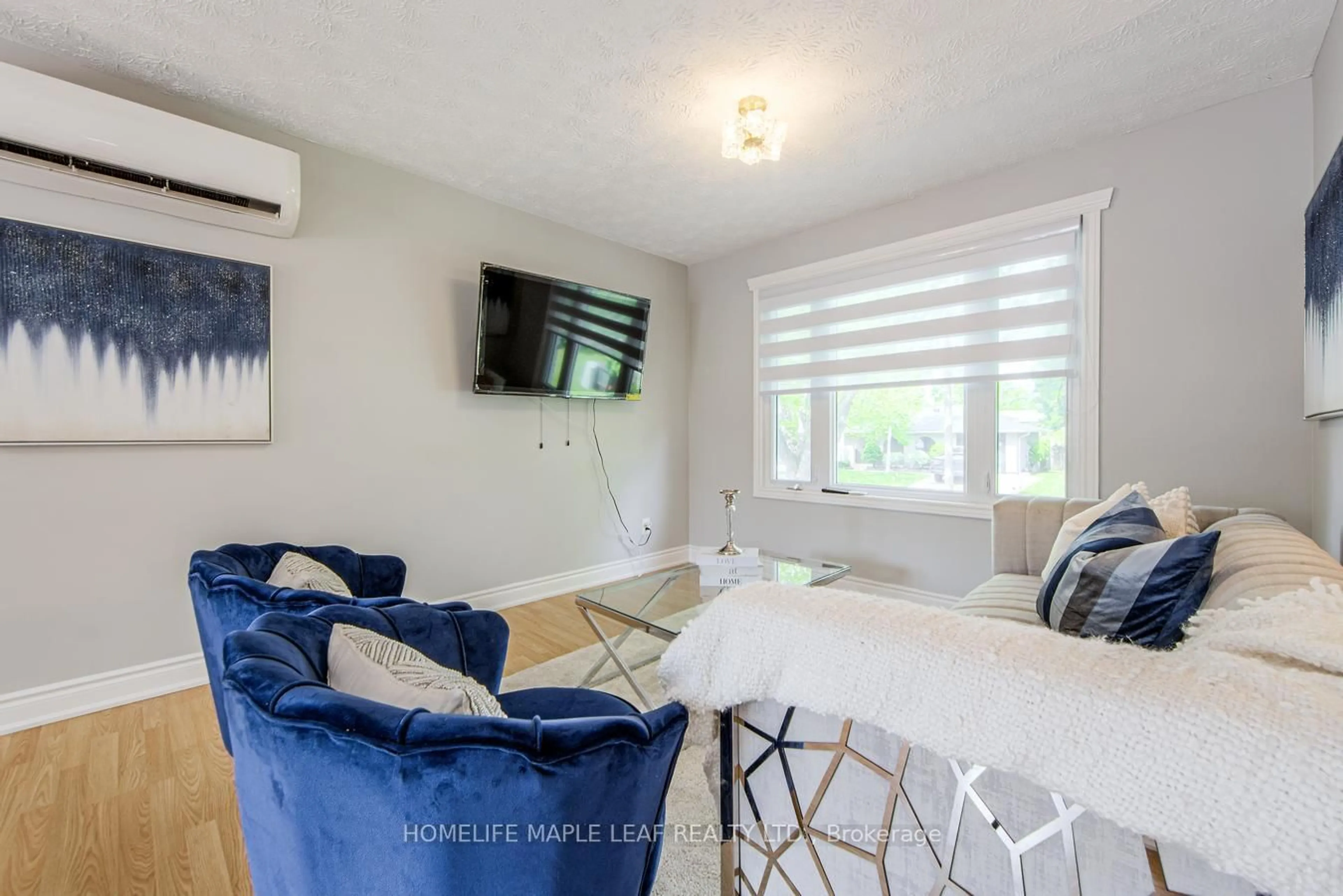 Living room with furniture, unknown for 689 Macyoung Dr, Kincardine Ontario N2Z 1T1