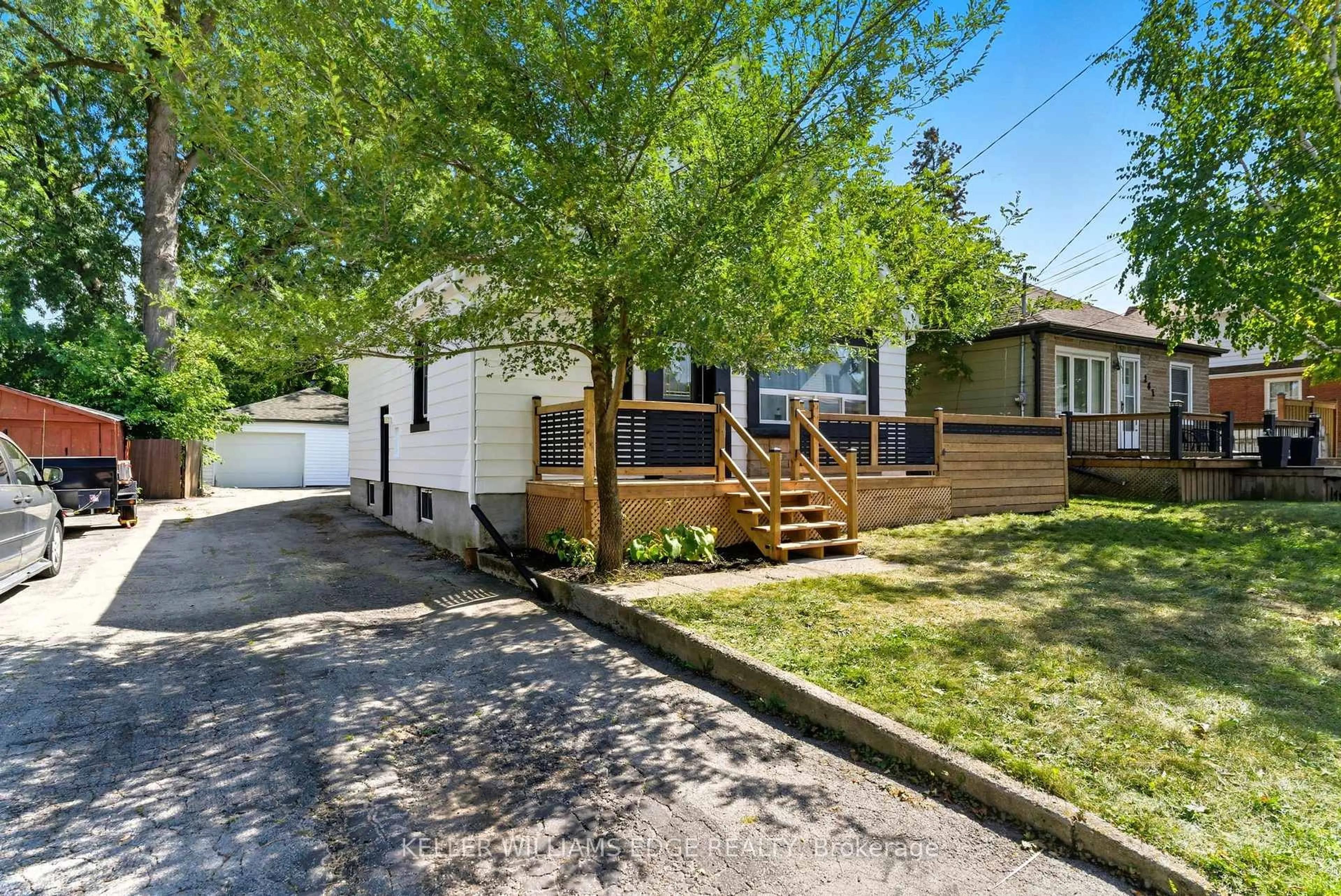 A pic from outside/outdoor area/front of a property/back of a property/a pic from drone, street for 239 East 22nd St, Hamilton Ontario L8V 2V8