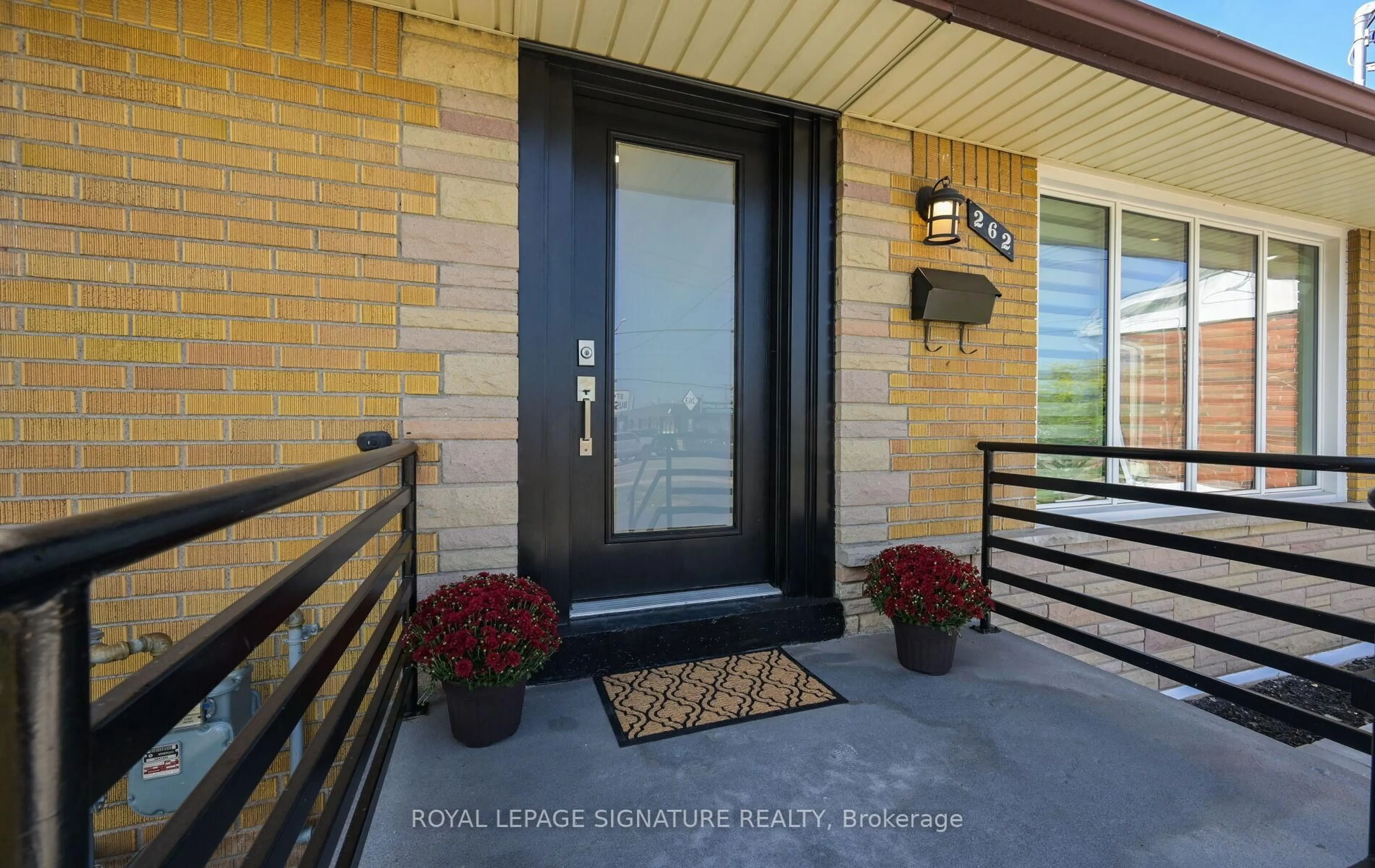 Indoor entryway for 262 Barton St, Hamilton Ontario L8E 2K5