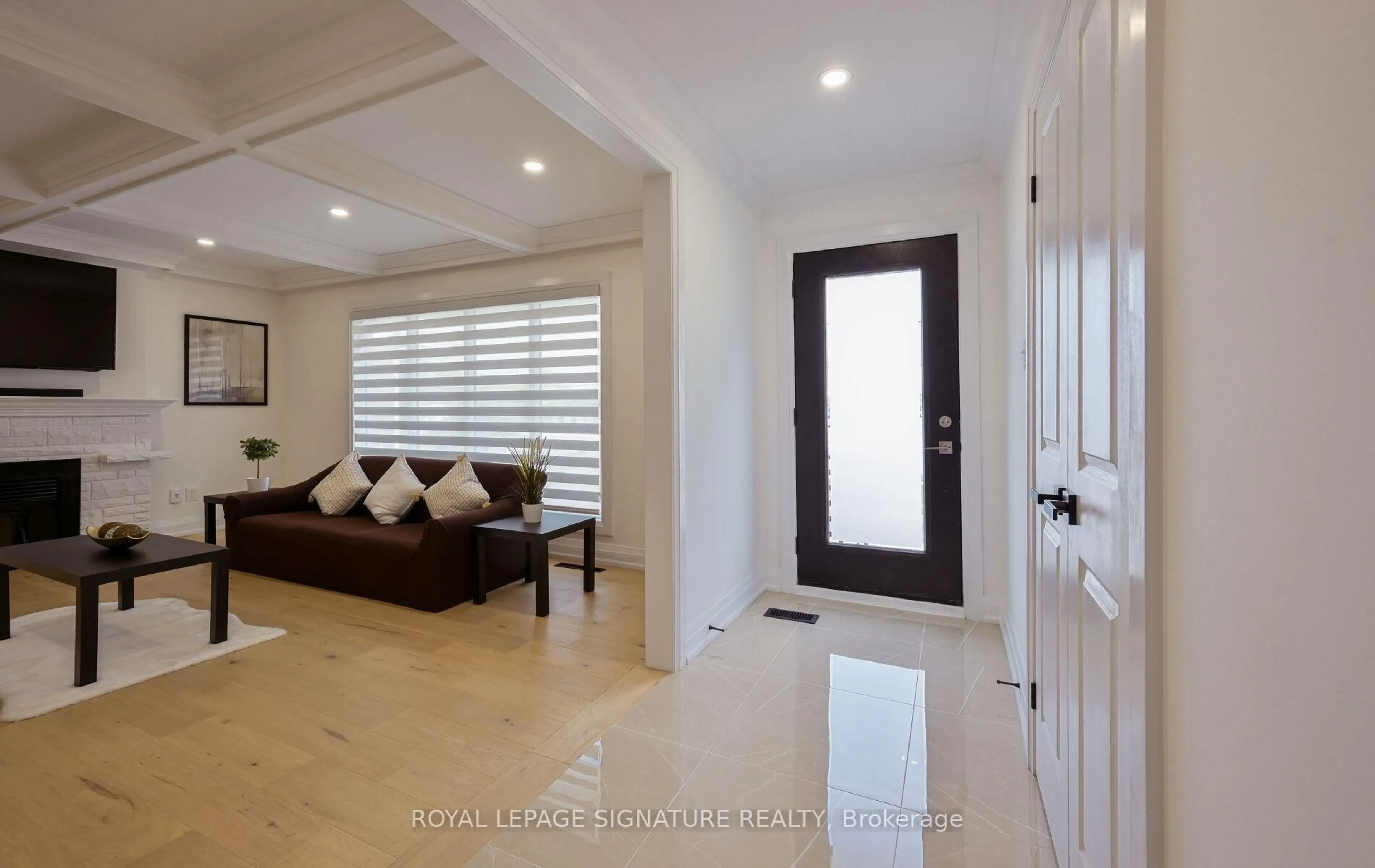Indoor entryway for 262 Barton St, Hamilton Ontario L8E 2K5