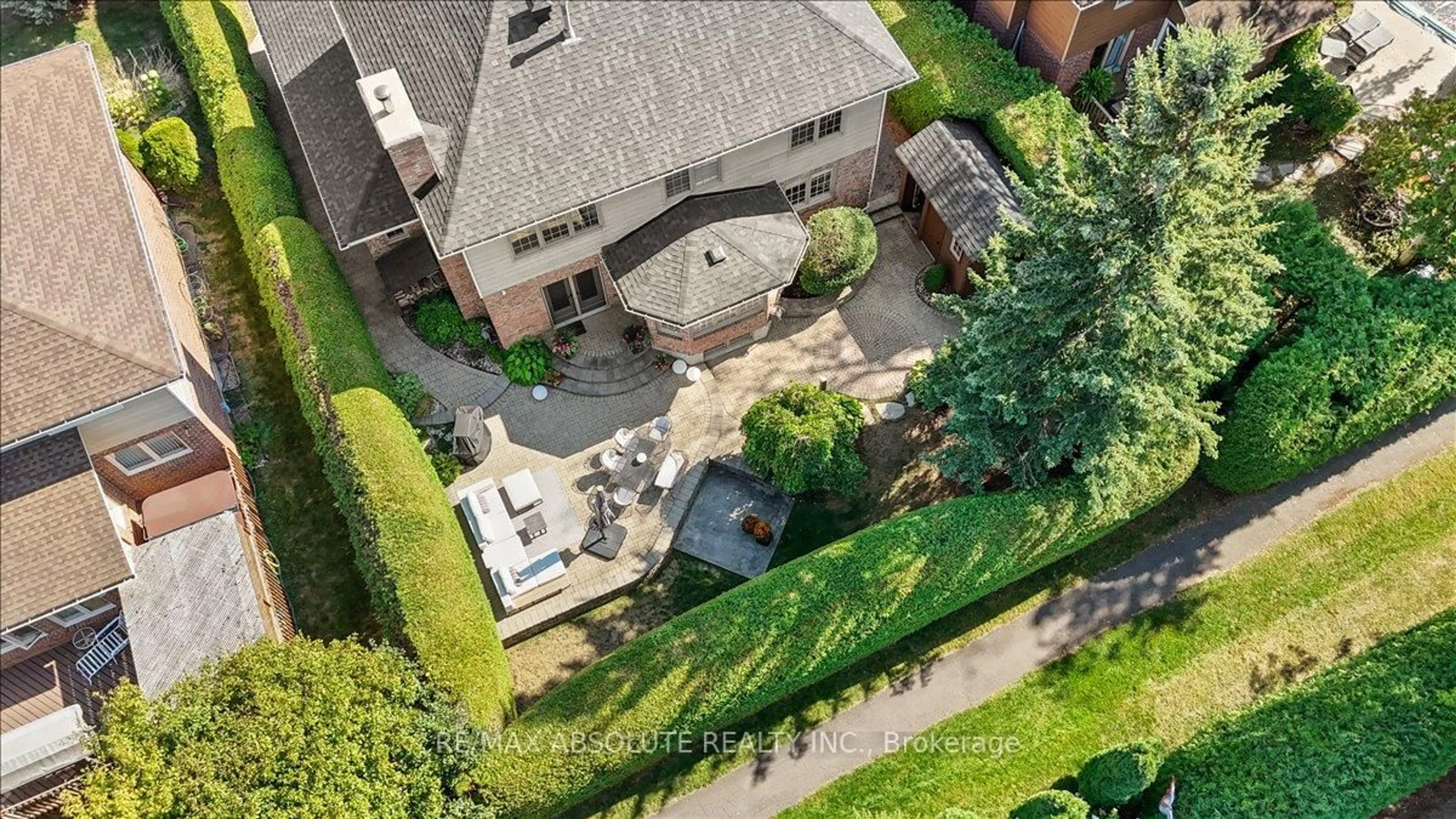A pic from outside/outdoor area/front of a property/back of a property/a pic from drone, street for 3 Buttonwood Tr, Ottawa Ontario K2S 1C9