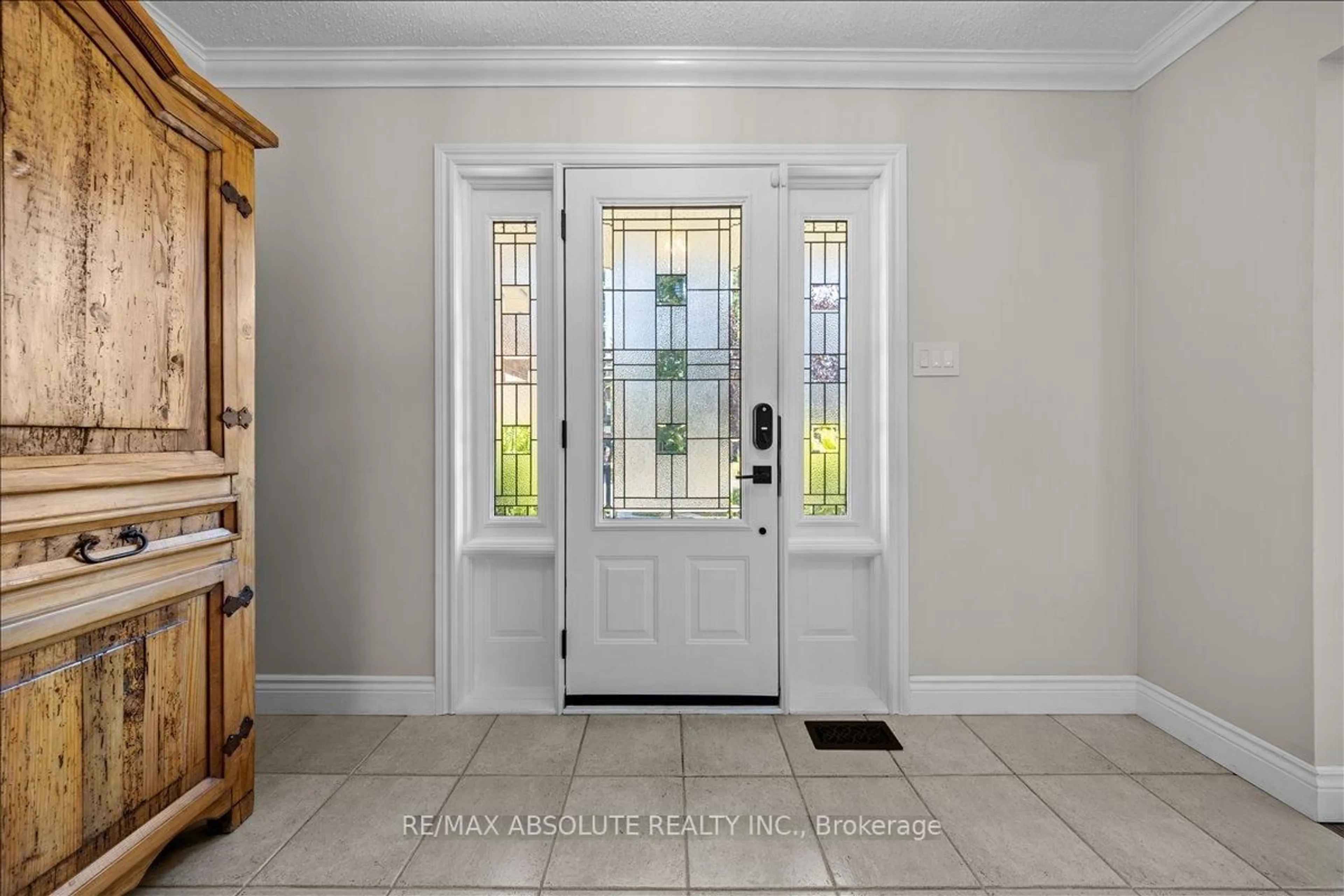 Indoor entryway for 3 Buttonwood Tr, Ottawa Ontario K2S 1C9
