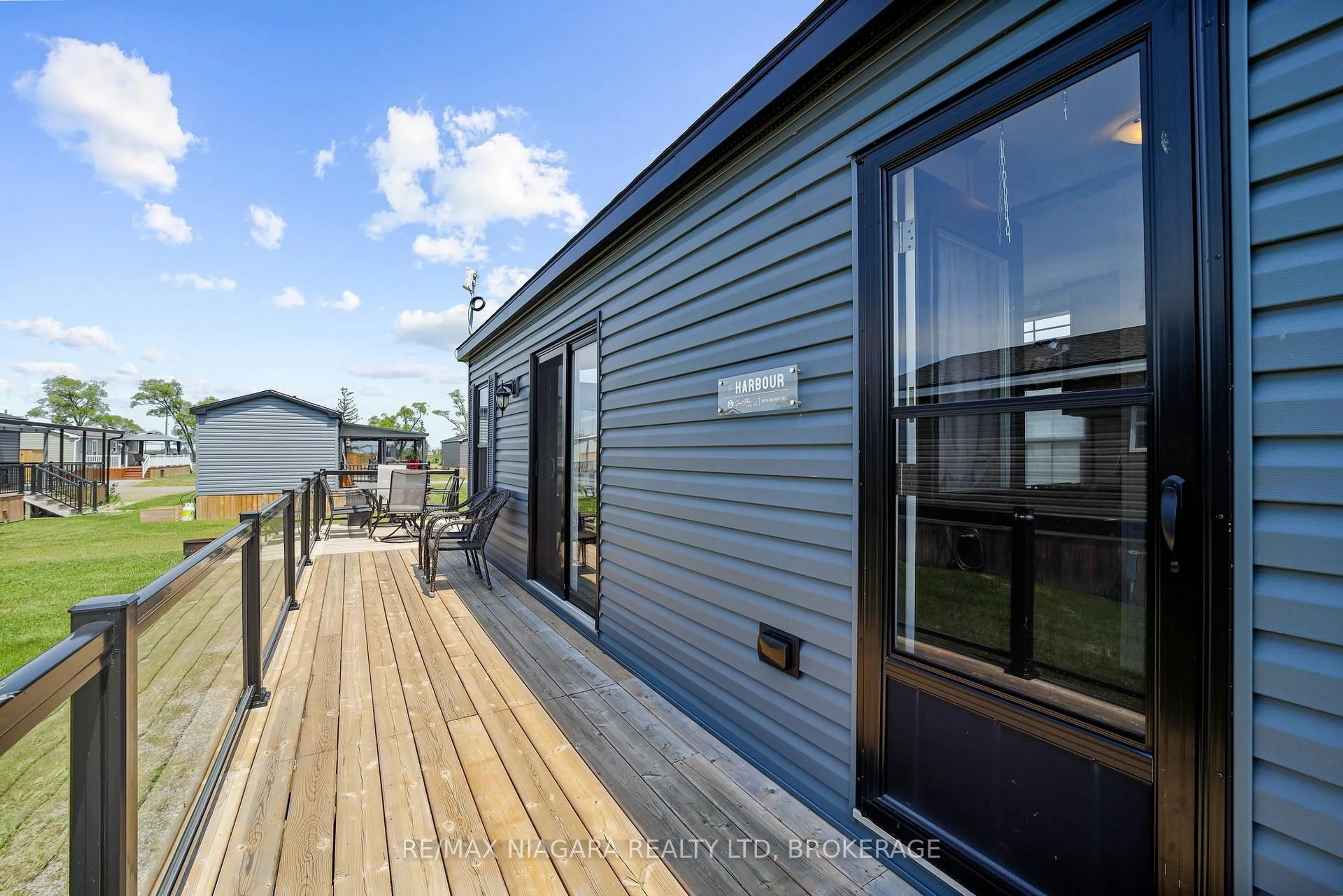 A pic from outside/outdoor area/front of a property/back of a property/a pic from drone, unknown for 1501 LINE 8 Rd #210, Niagara-on-the-Lake Ontario L0S 1L0
