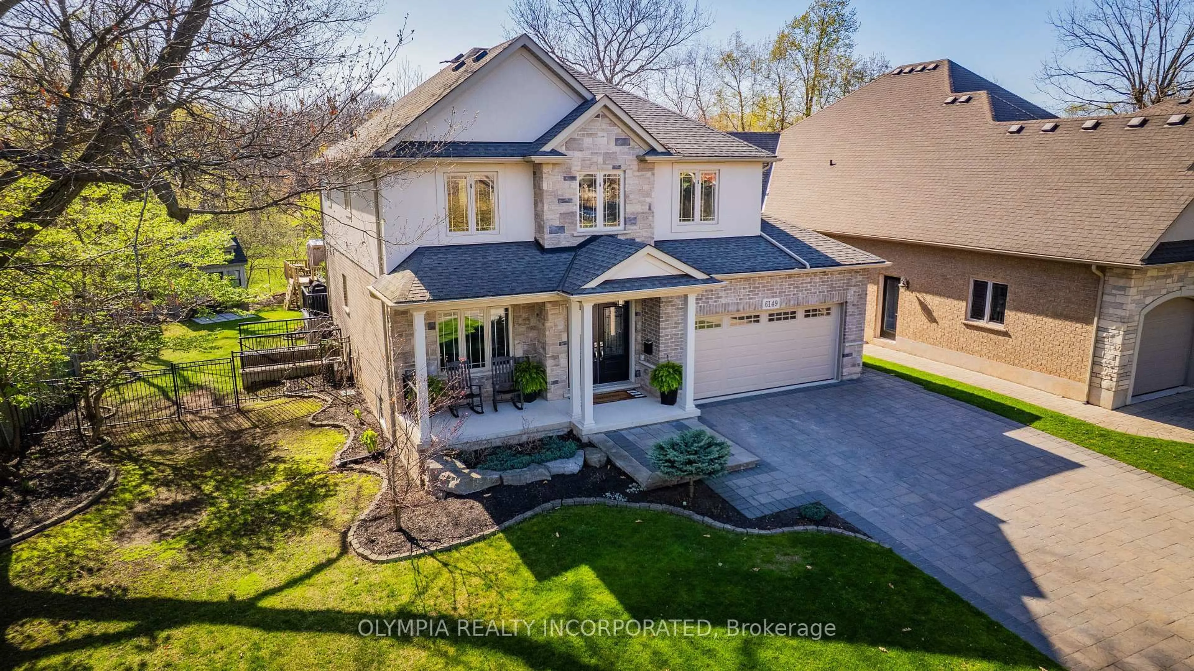 A pic from outside/outdoor area/front of a property/back of a property/a pic from drone, street for 6149 Cuviello Crt, Niagara Falls Ontario L2G 7X7