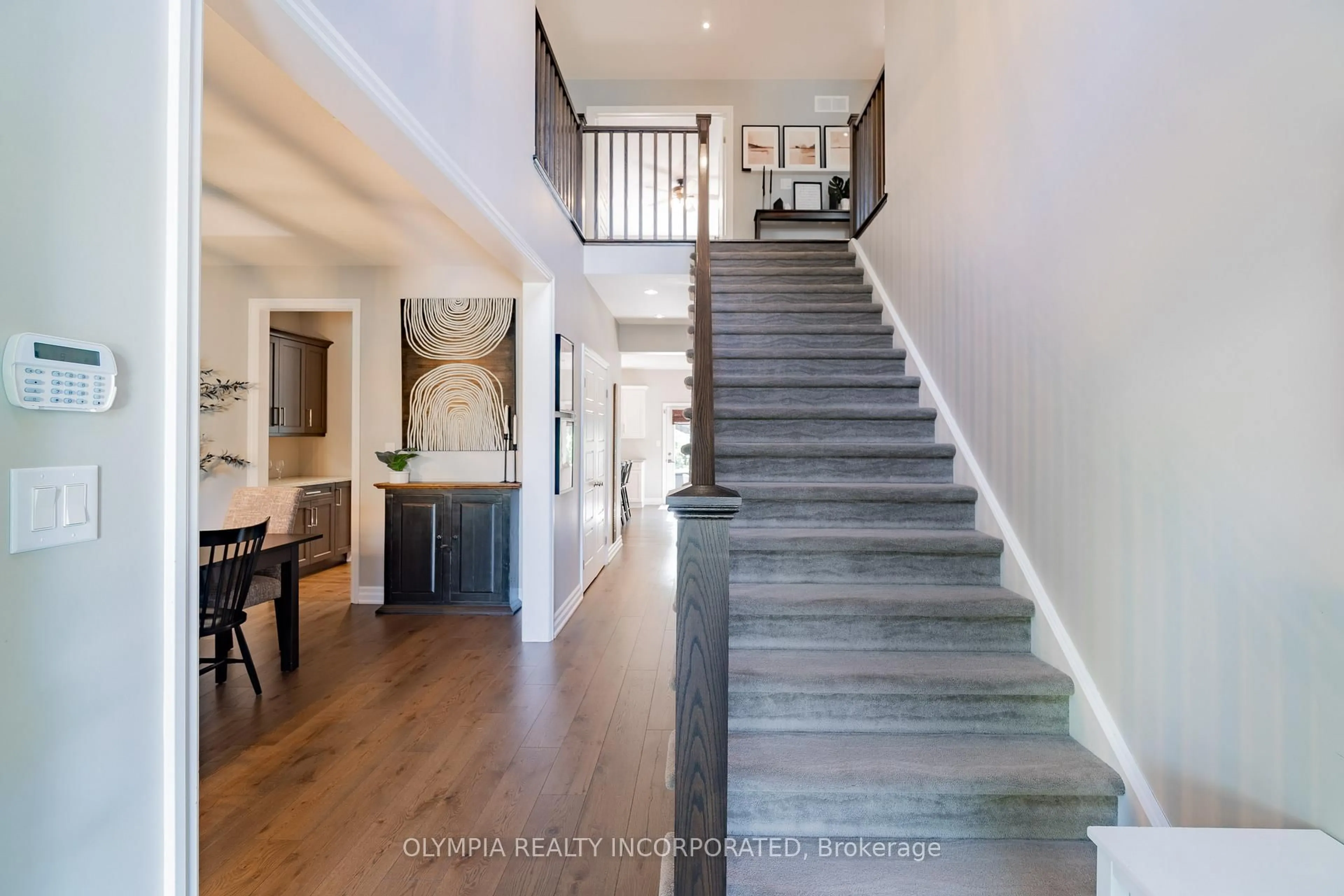 Indoor entryway for 6149 Cuviello Crt, Niagara Falls Ontario L2G 7X7