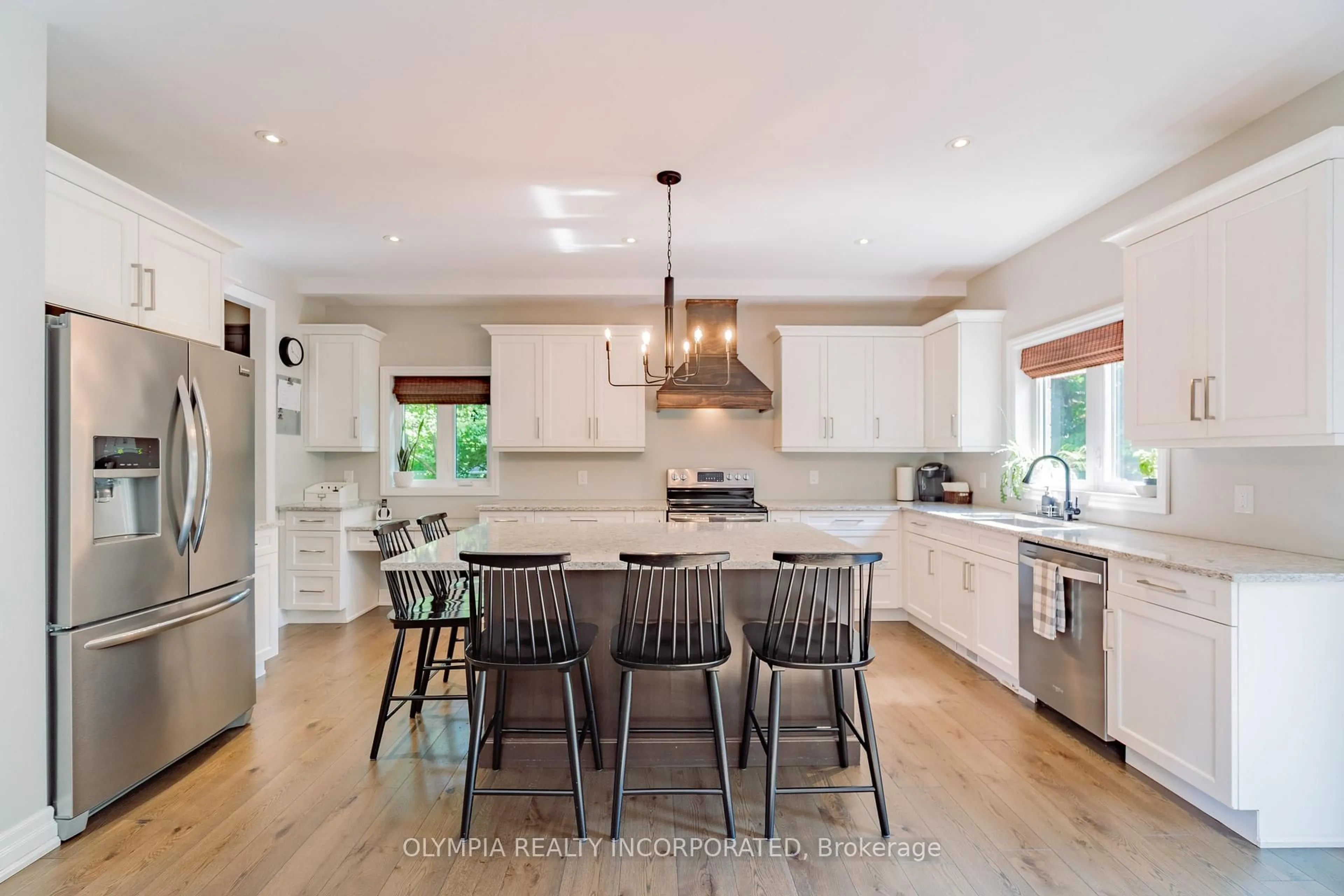 Open concept kitchen, unknown for 6149 Cuviello Crt, Niagara Falls Ontario L2G 7X7