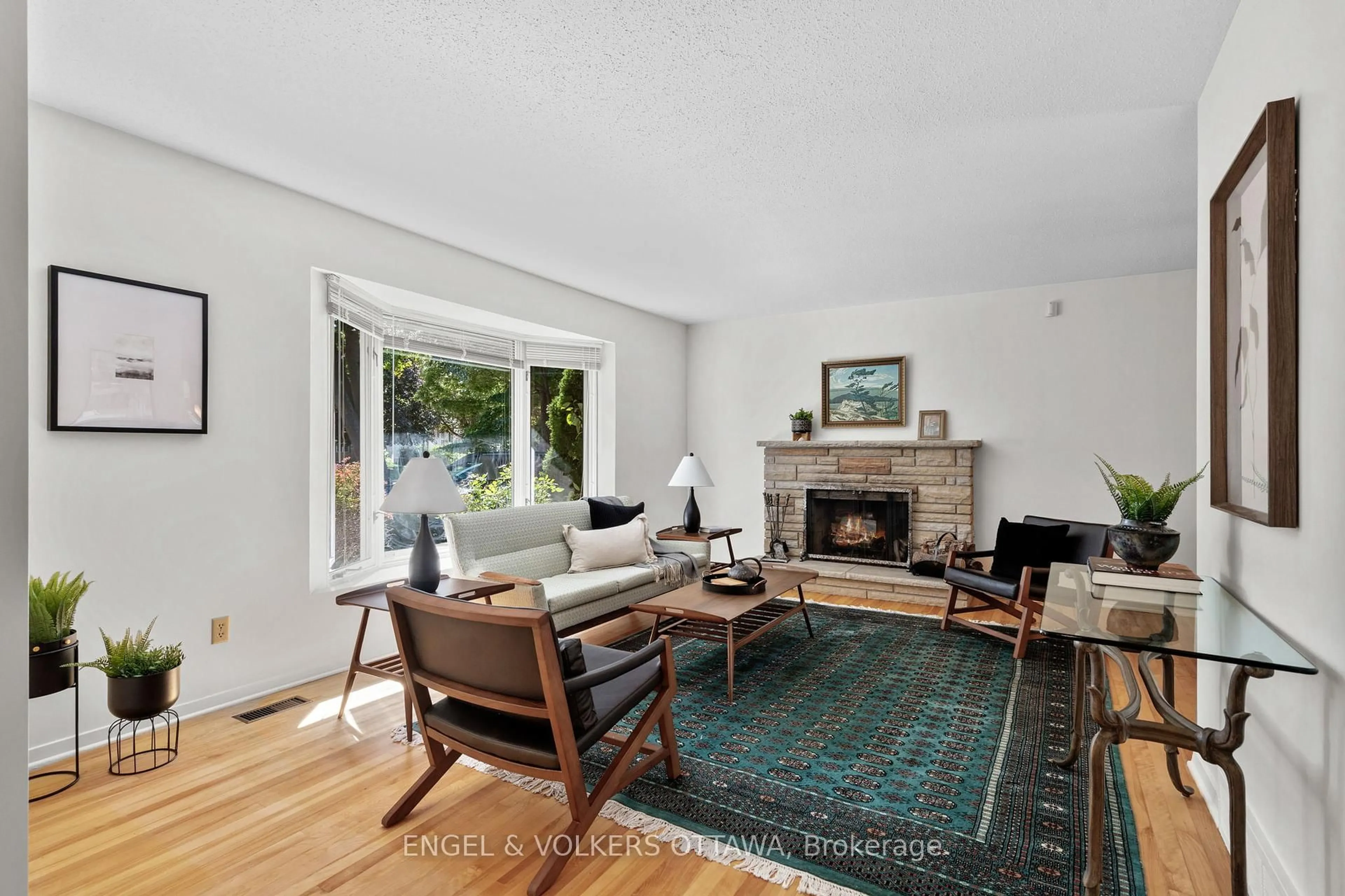 Living room with furniture, unknown for 609 Blanchard Cres, Ottawa Ontario K1V 7B7