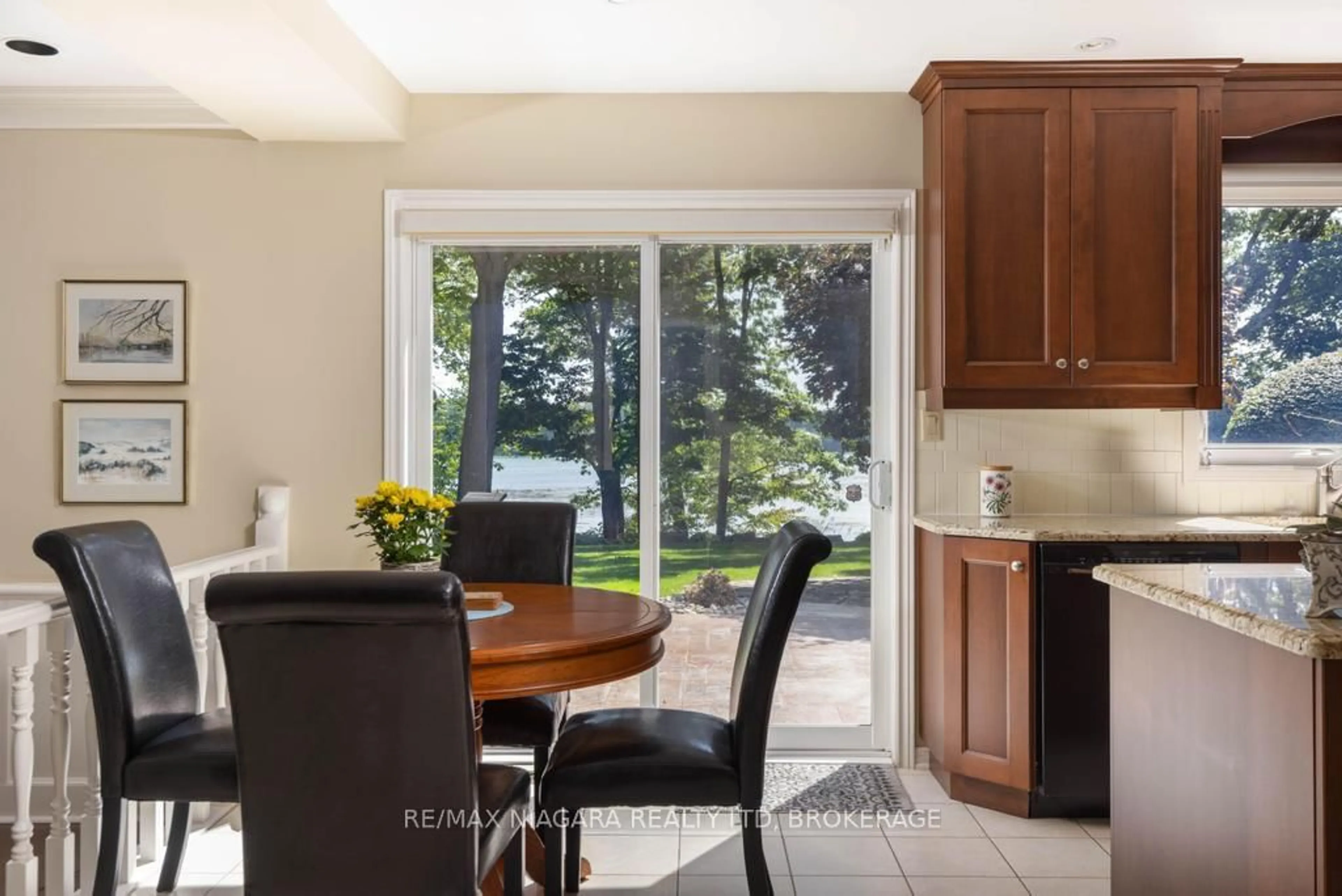 Open concept kitchen, ceramic/tile floor for 24 Golden Blvd, St. Catharines Ontario L2N 7M9