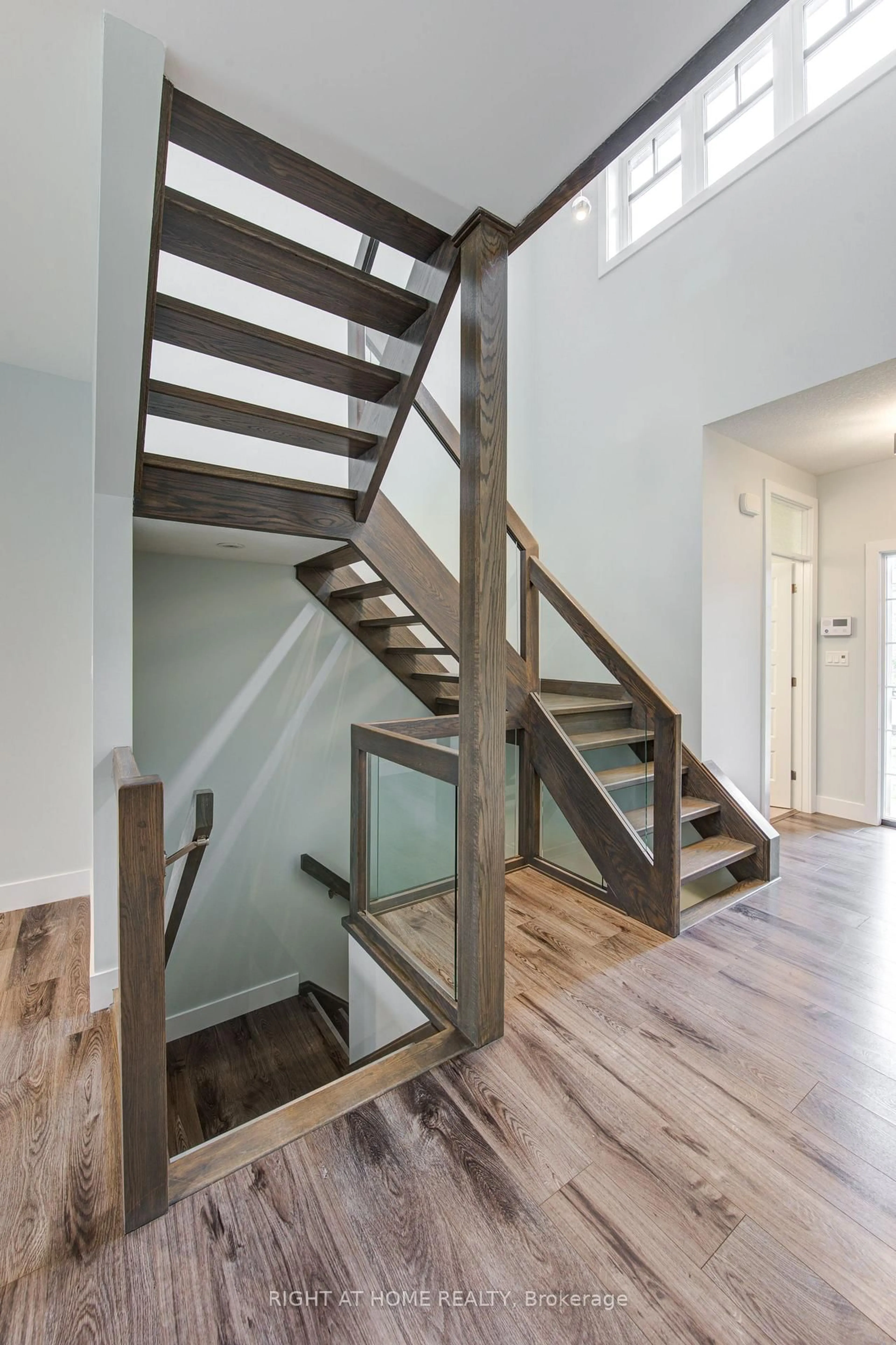Stairs for 2527 Holbrook Dr, London South Ontario N6M 0E8
