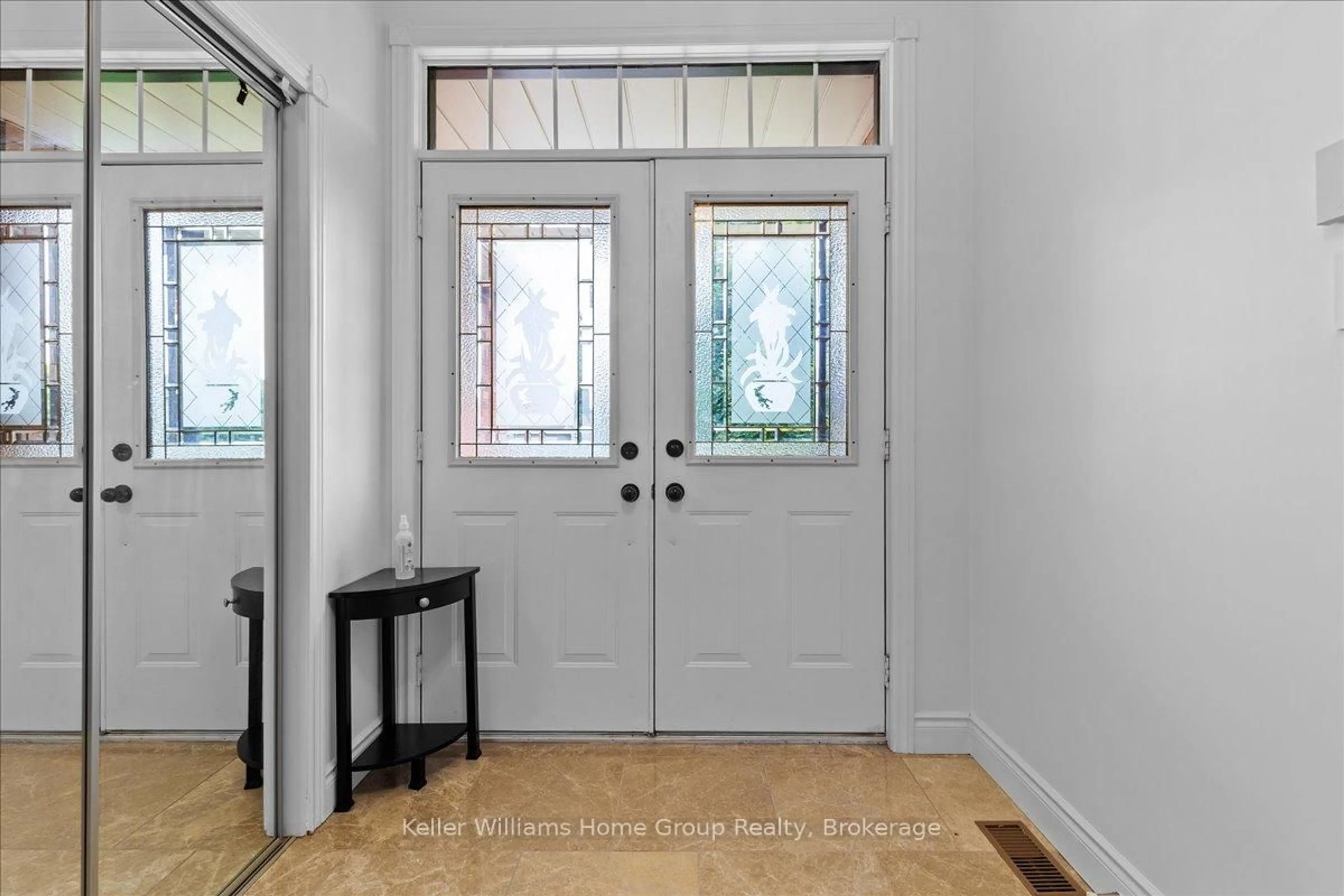 Indoor entryway for 98 Hume Dr, Cambridge Ontario N1T 1N3