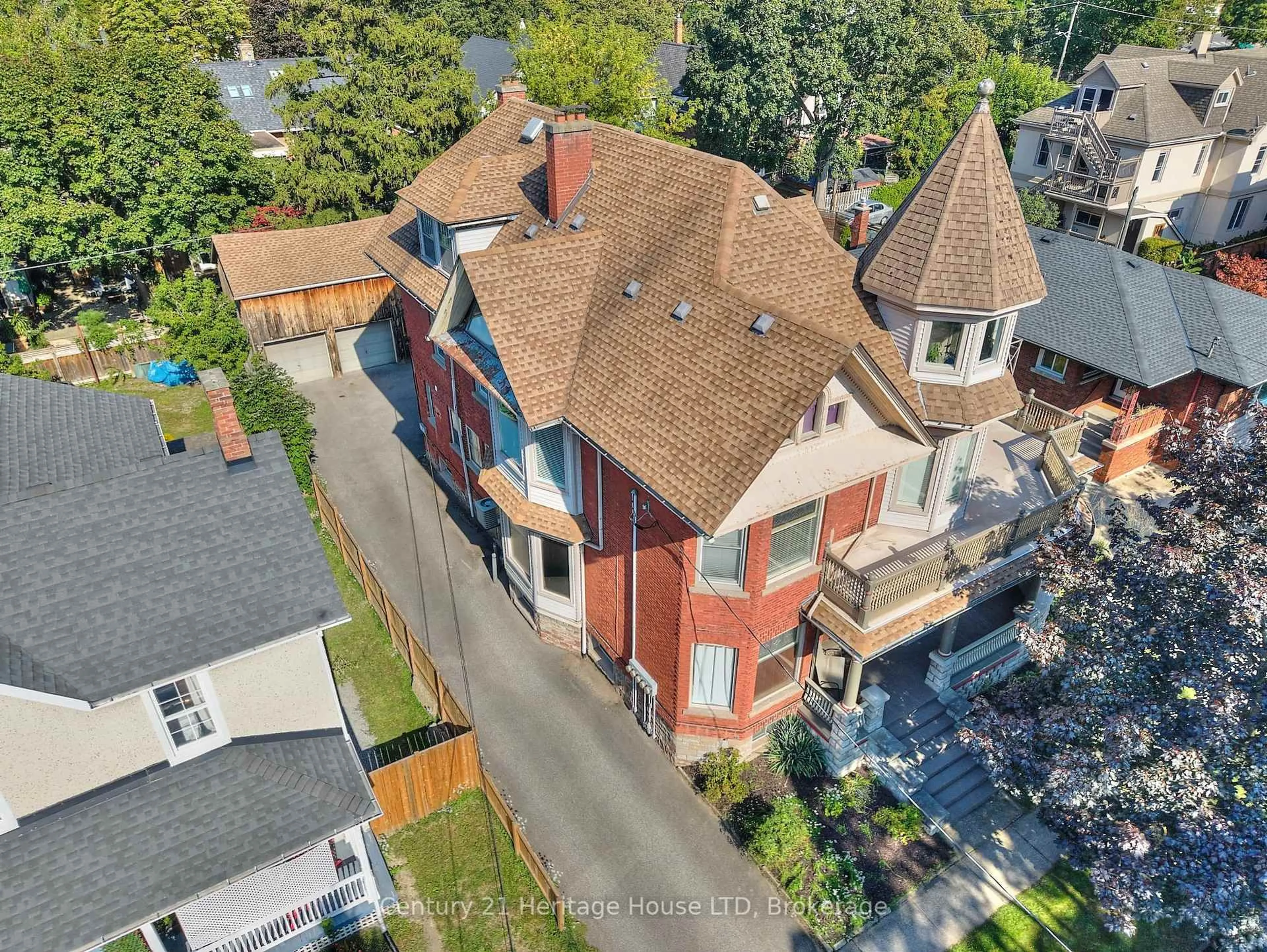 A pic from outside/outdoor area/front of a property/back of a property/a pic from drone, unknown for 8 Montebello Pl, St. Catharines Ontario L2R 6B6