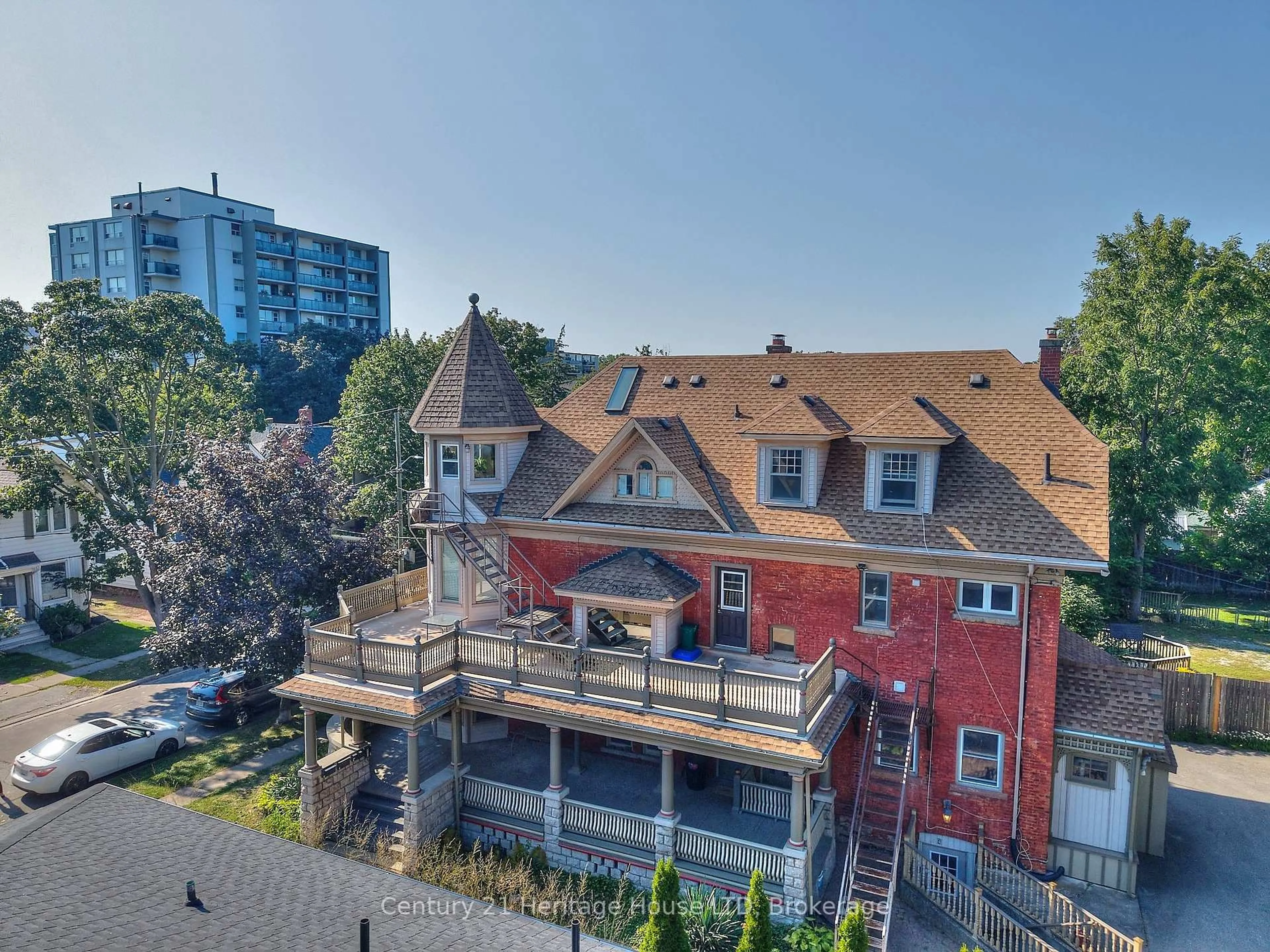 A pic from outside/outdoor area/front of a property/back of a property/a pic from drone, city buildings view from balcony for 8 Montebello Pl, St. Catharines Ontario L2R 6B6
