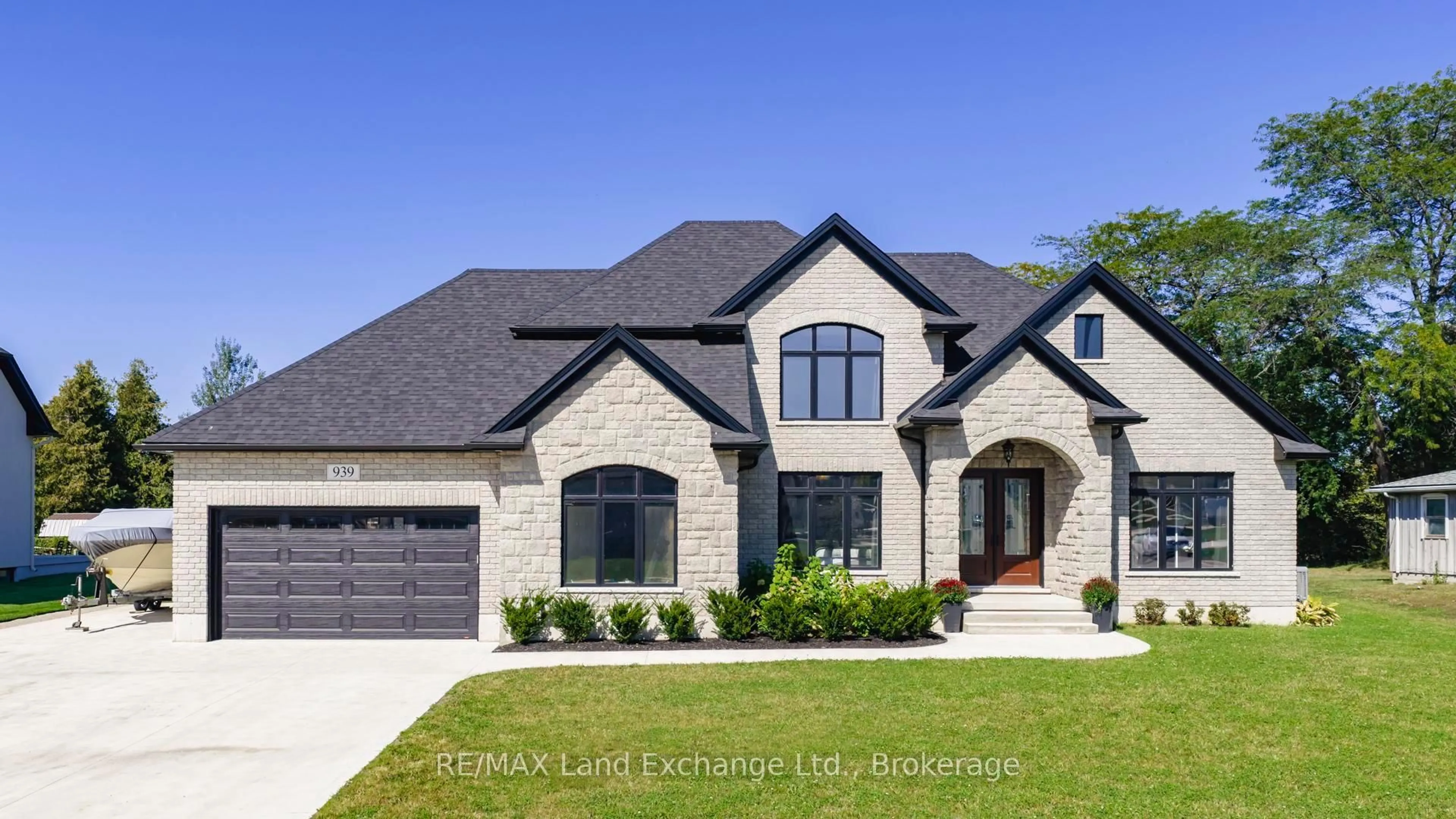 Home with brick exterior material, street for 939 Bogdanovic Way, Huron-Kinloss Ontario N2Z 0H4