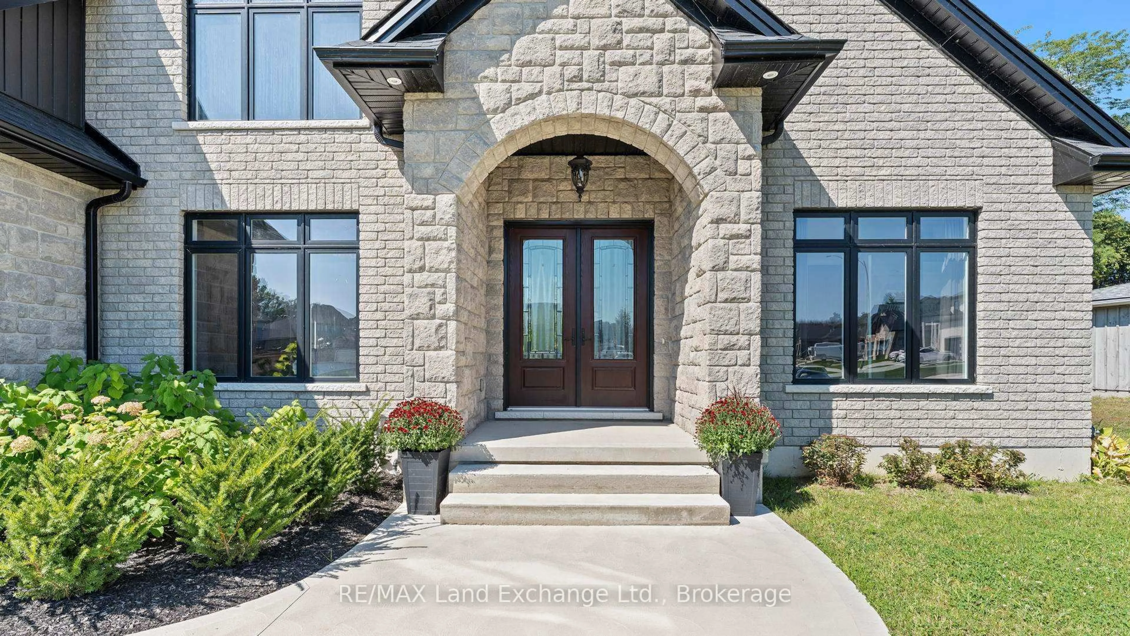 Home with brick exterior material, street for 939 Bogdanovic Way, Huron-Kinloss Ontario N2Z 0H4