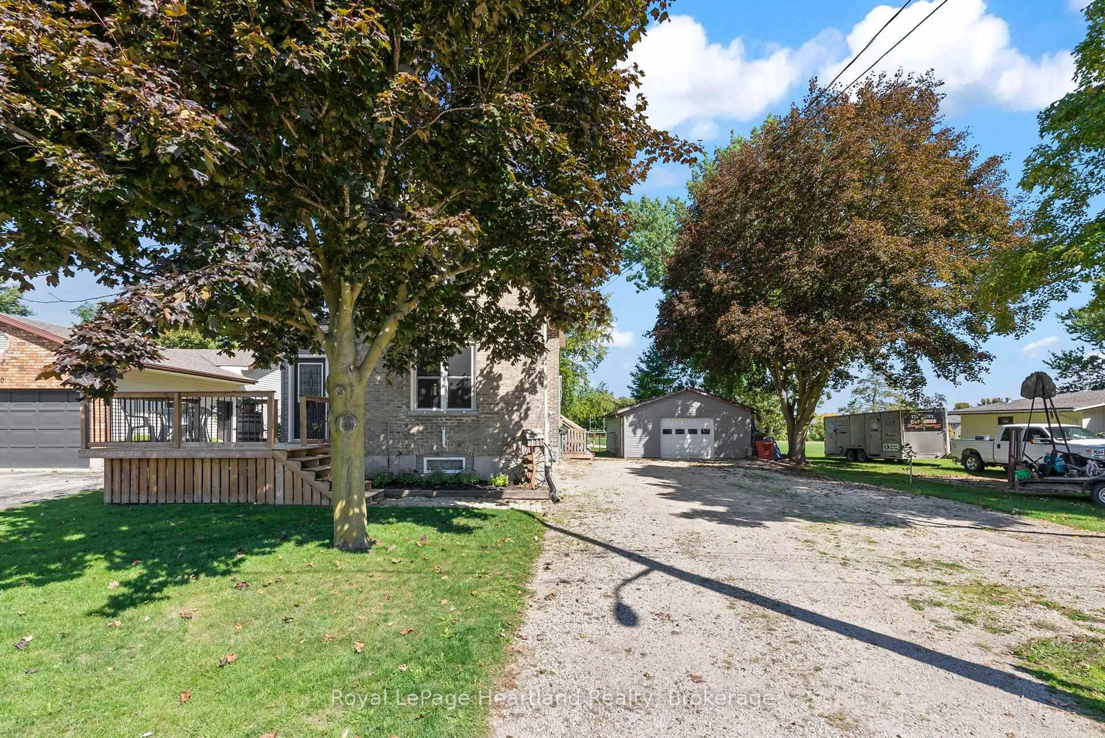 A pic from outside/outdoor area/front of a property/back of a property/a pic from drone, street for 555 RAGLAN St, Minto Ontario N0G 2P0