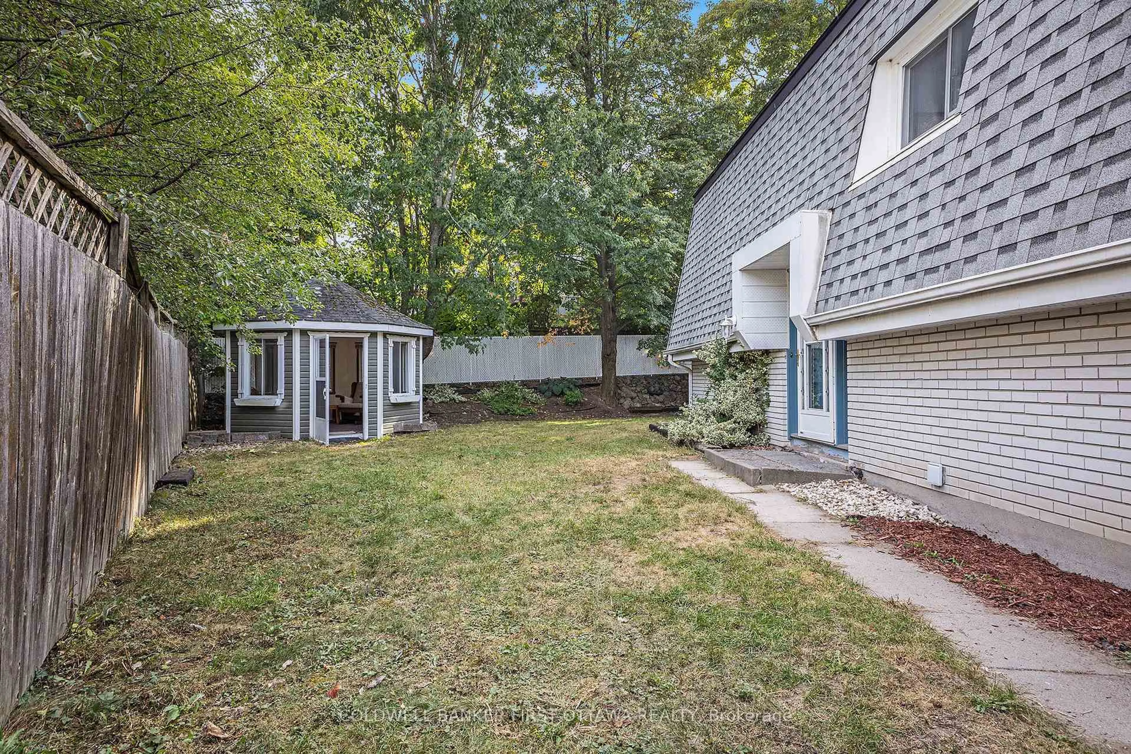 Patio, unknown for 27 Ariel Crt, Ottawa Ontario K2H 8J1