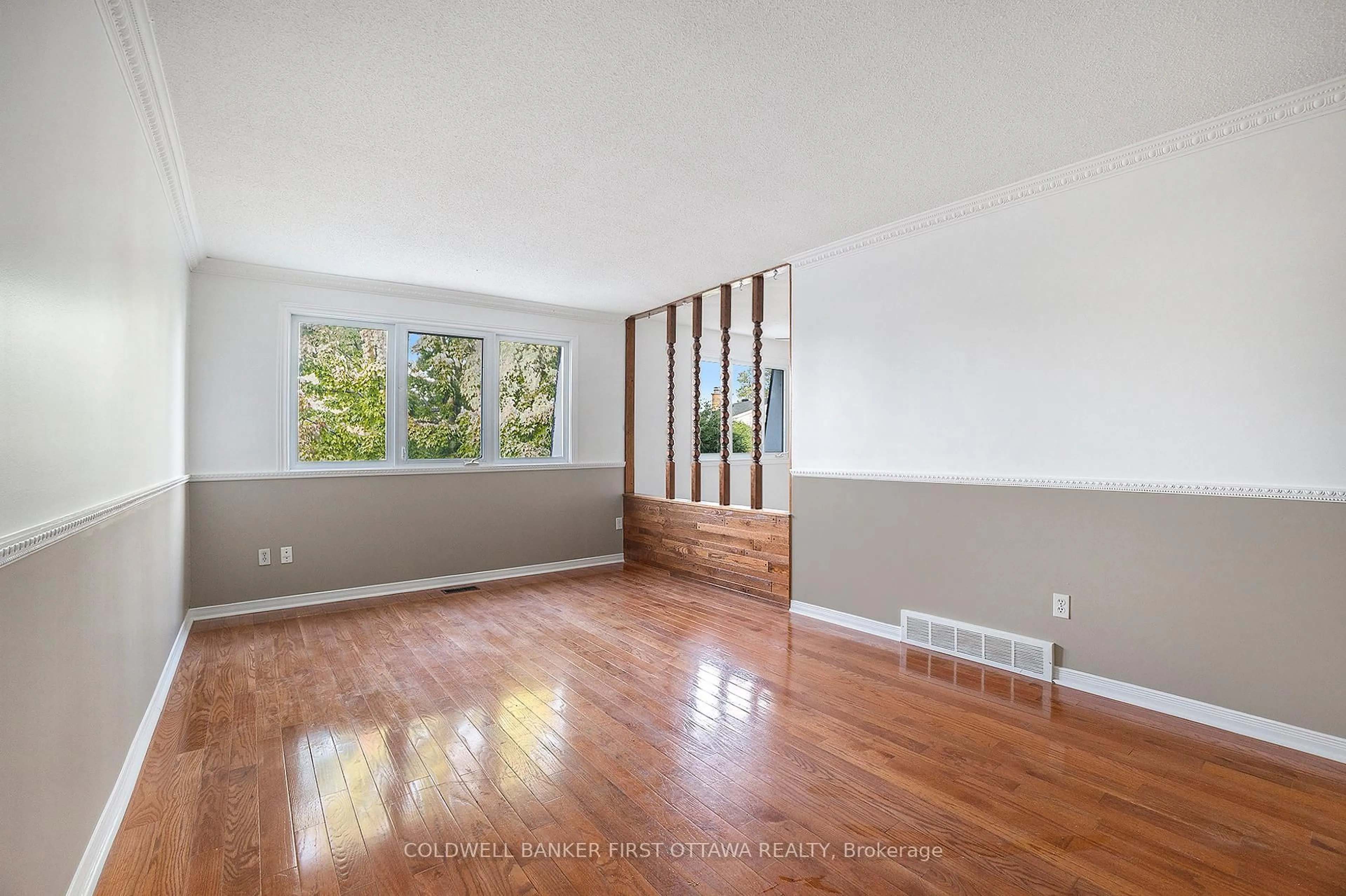 A pic of a room for 27 Ariel Crt, Ottawa Ontario K2H 8J1