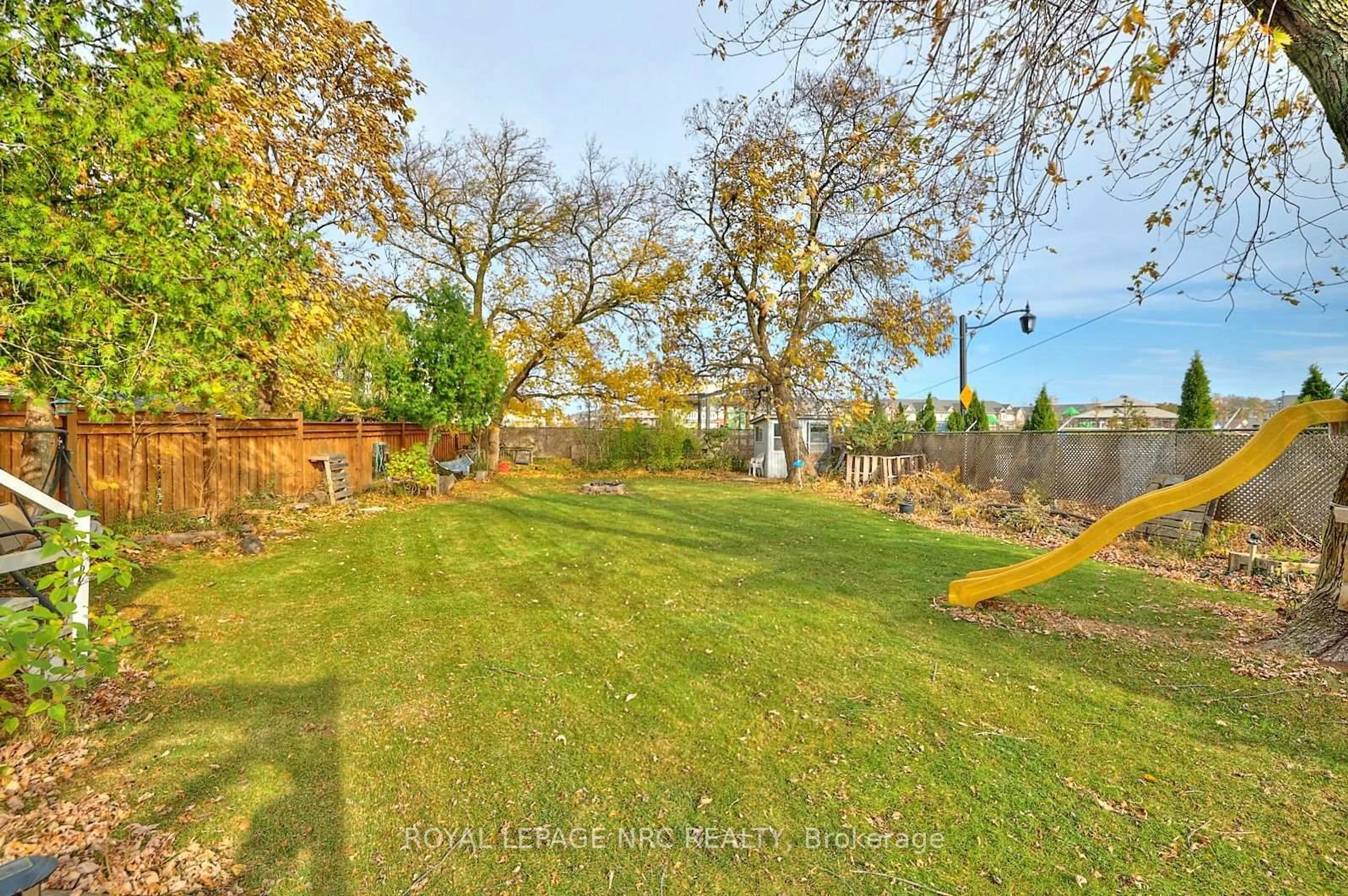 A pic from outside/outdoor area/front of a property/back of a property/a pic from drone, water/lake/river/ocean view for 5079 Park Ave, Lincoln Ontario L3J 0H9