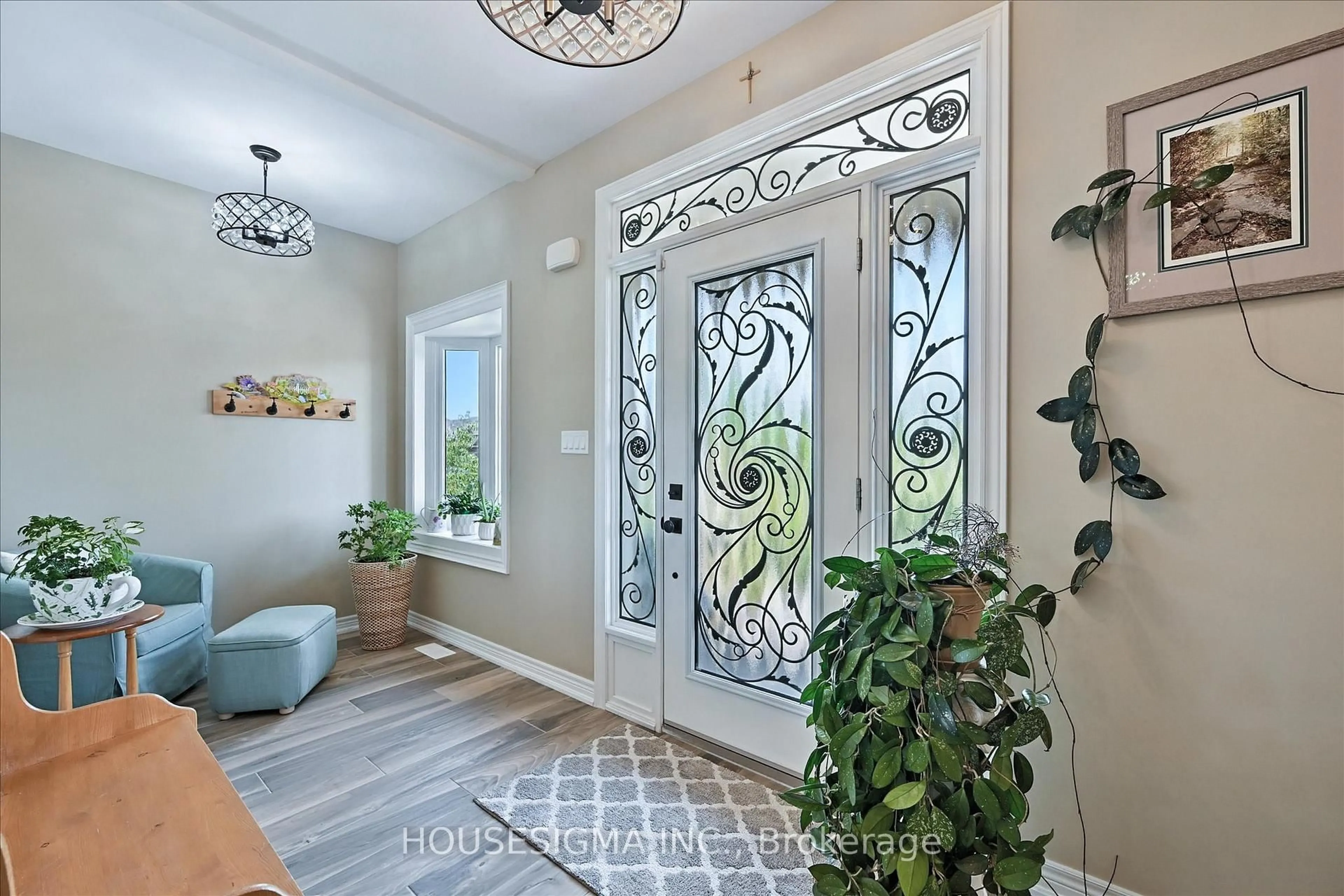 Indoor entryway for 104 Anastasia Blvd, West Lincoln Ontario L0R 2A0