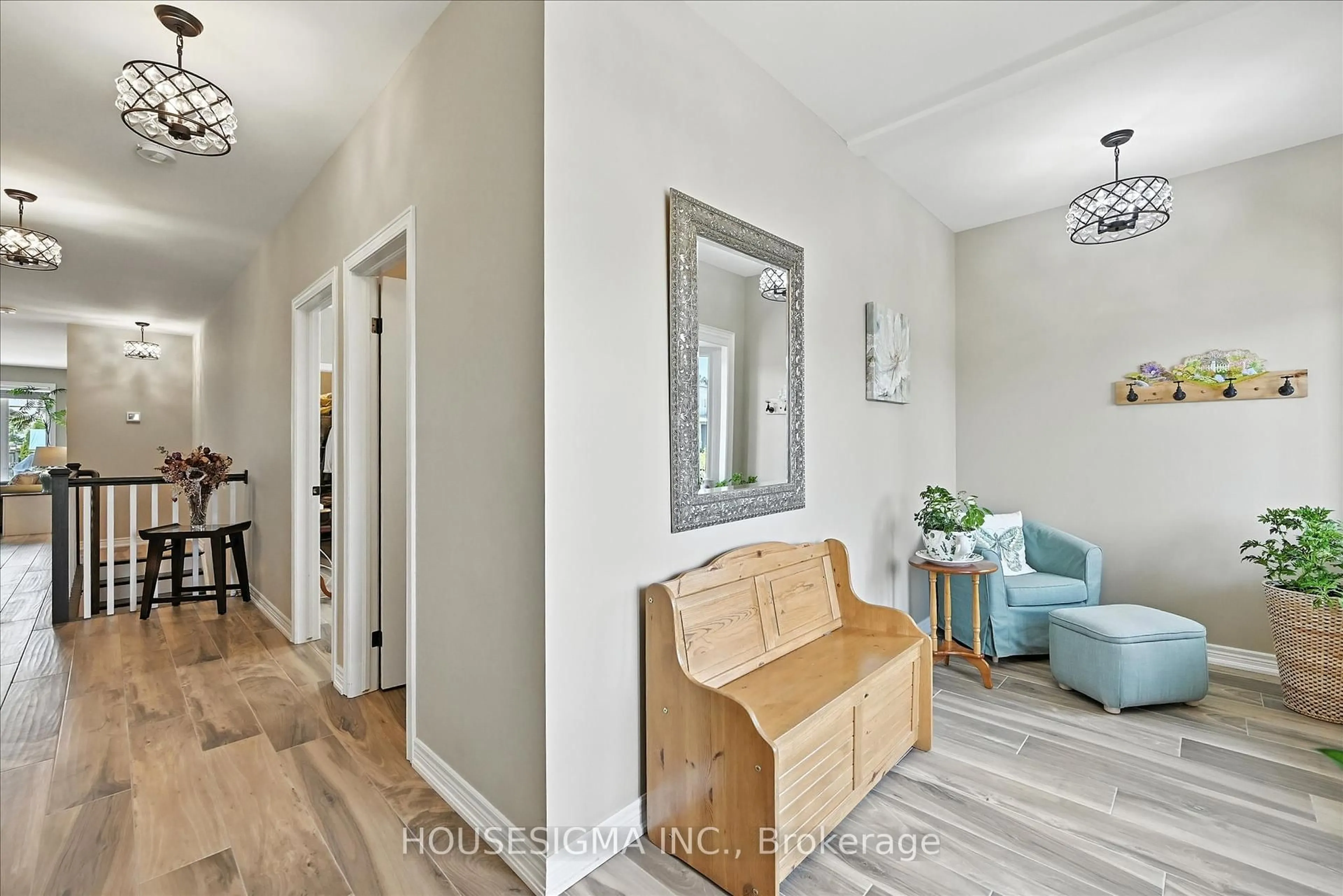Indoor entryway for 104 Anastasia Blvd, West Lincoln Ontario L0R 2A0