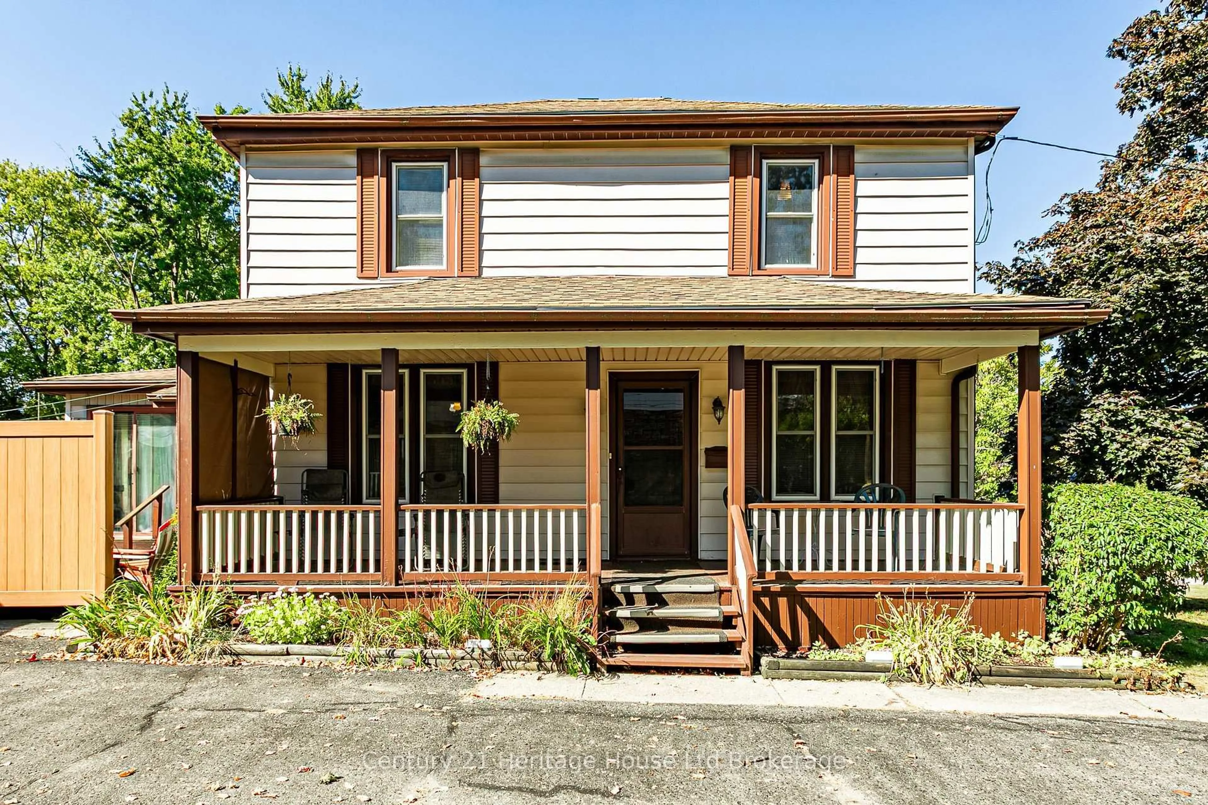 Home with vinyl exterior material, street for 127 Clarke St, Woodstock Ontario N4S 7M6