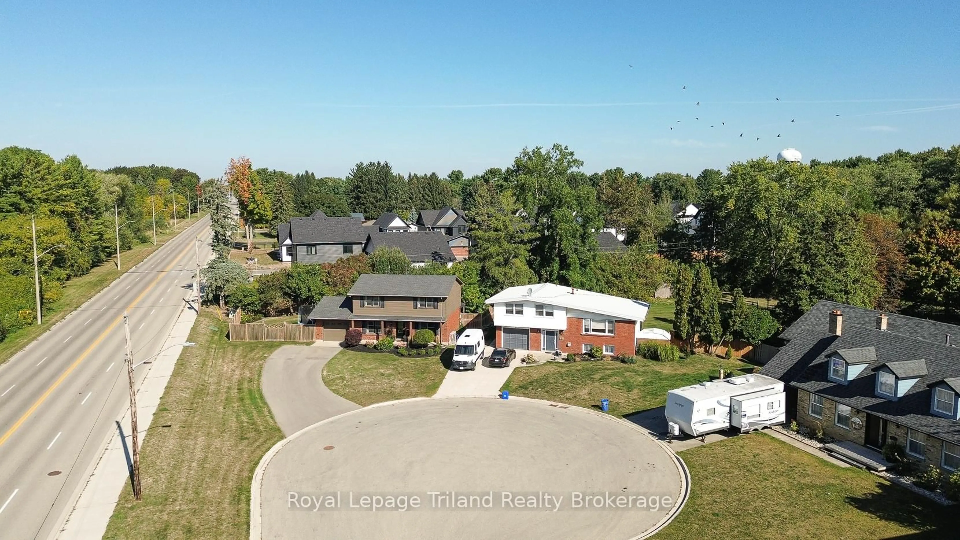 A pic from outside/outdoor area/front of a property/back of a property/a pic from drone, street for 1 Brickwood Blvd, Ingersoll Ontario N5C 3S1