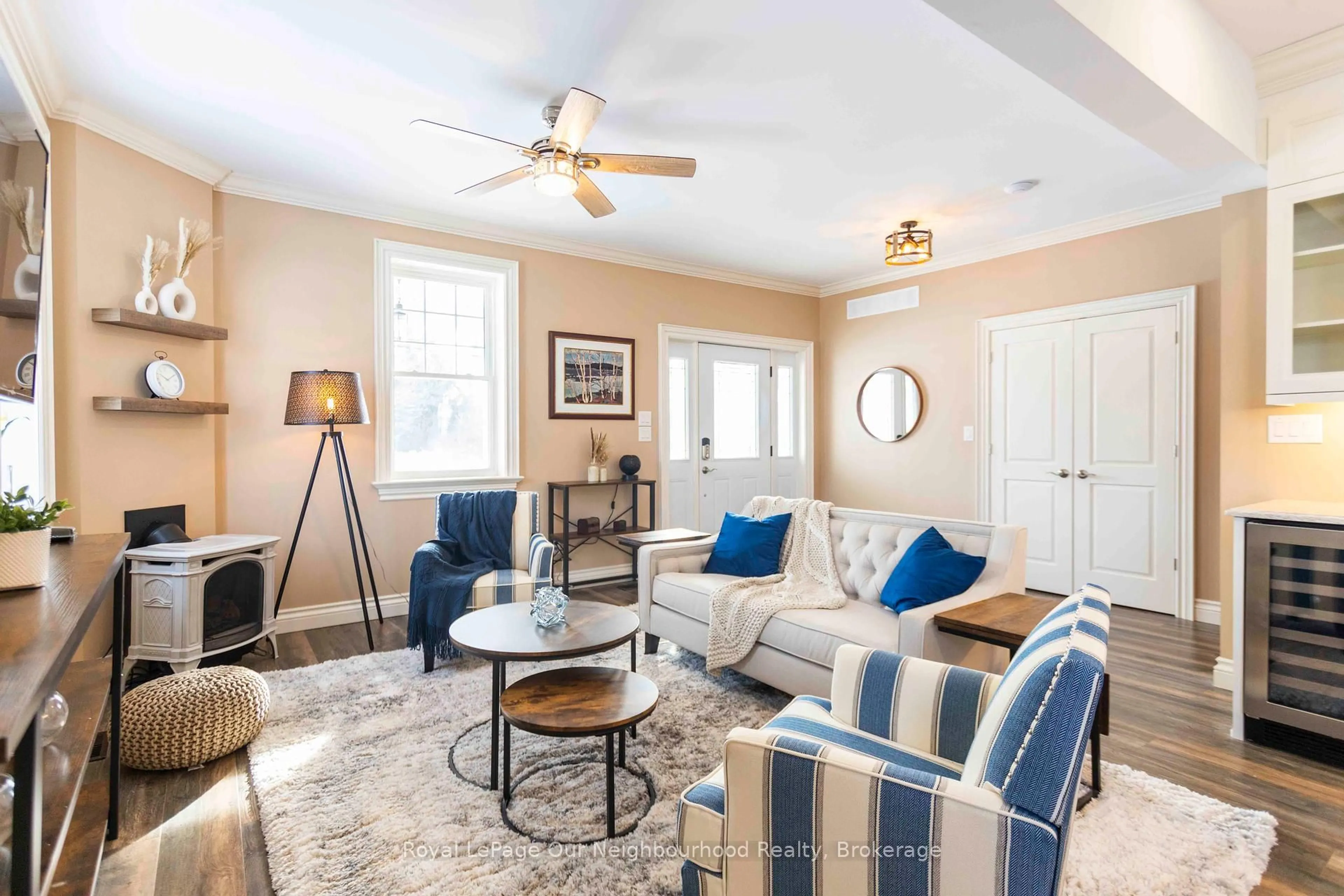 Living room with furniture, unknown for 196 Guelph St, Guelph/Eramosa Ontario N0B 2K0