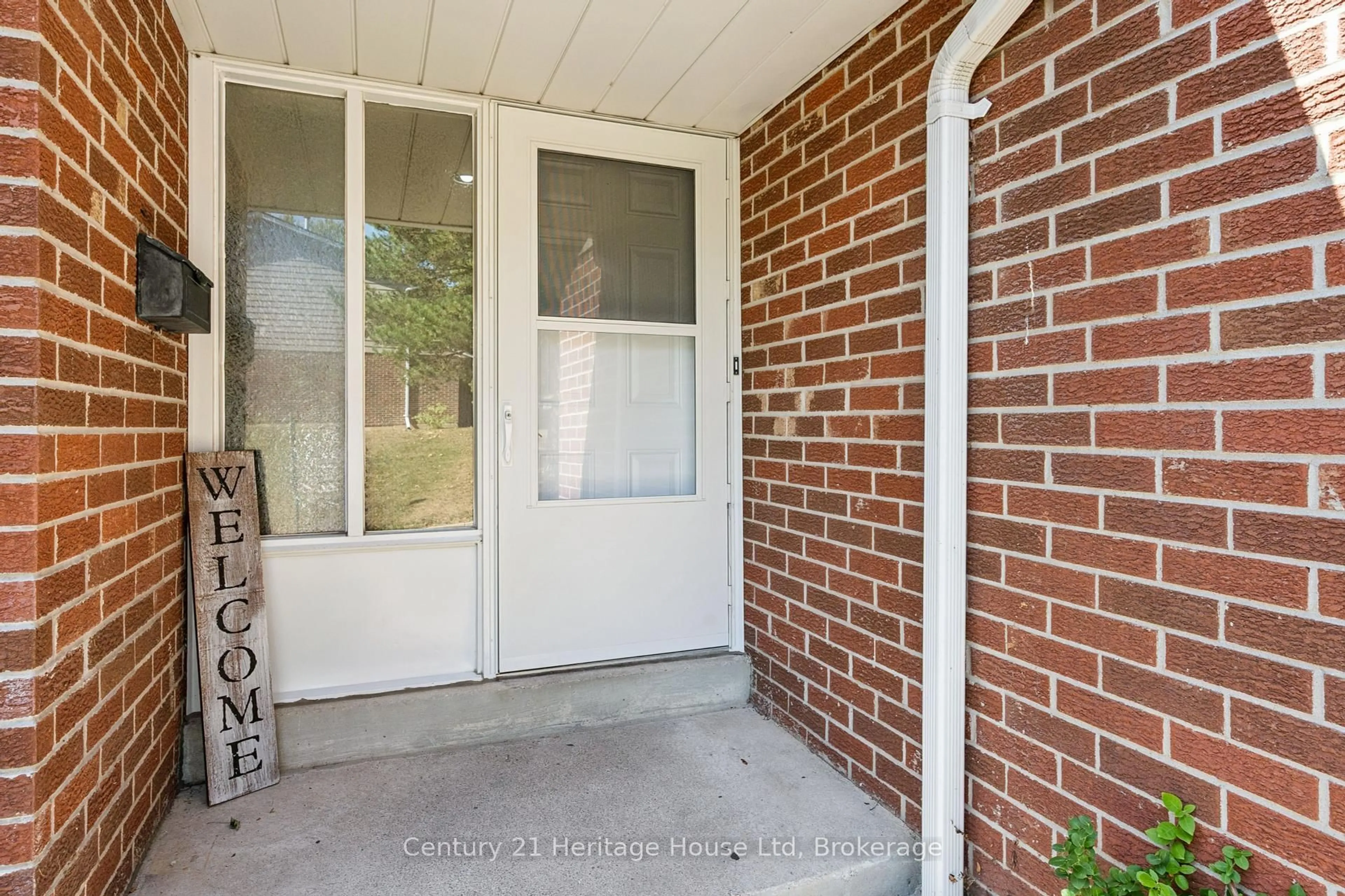 Indoor entryway for 16 Hadati Rd #9, Guelph Ontario N1E 6M2