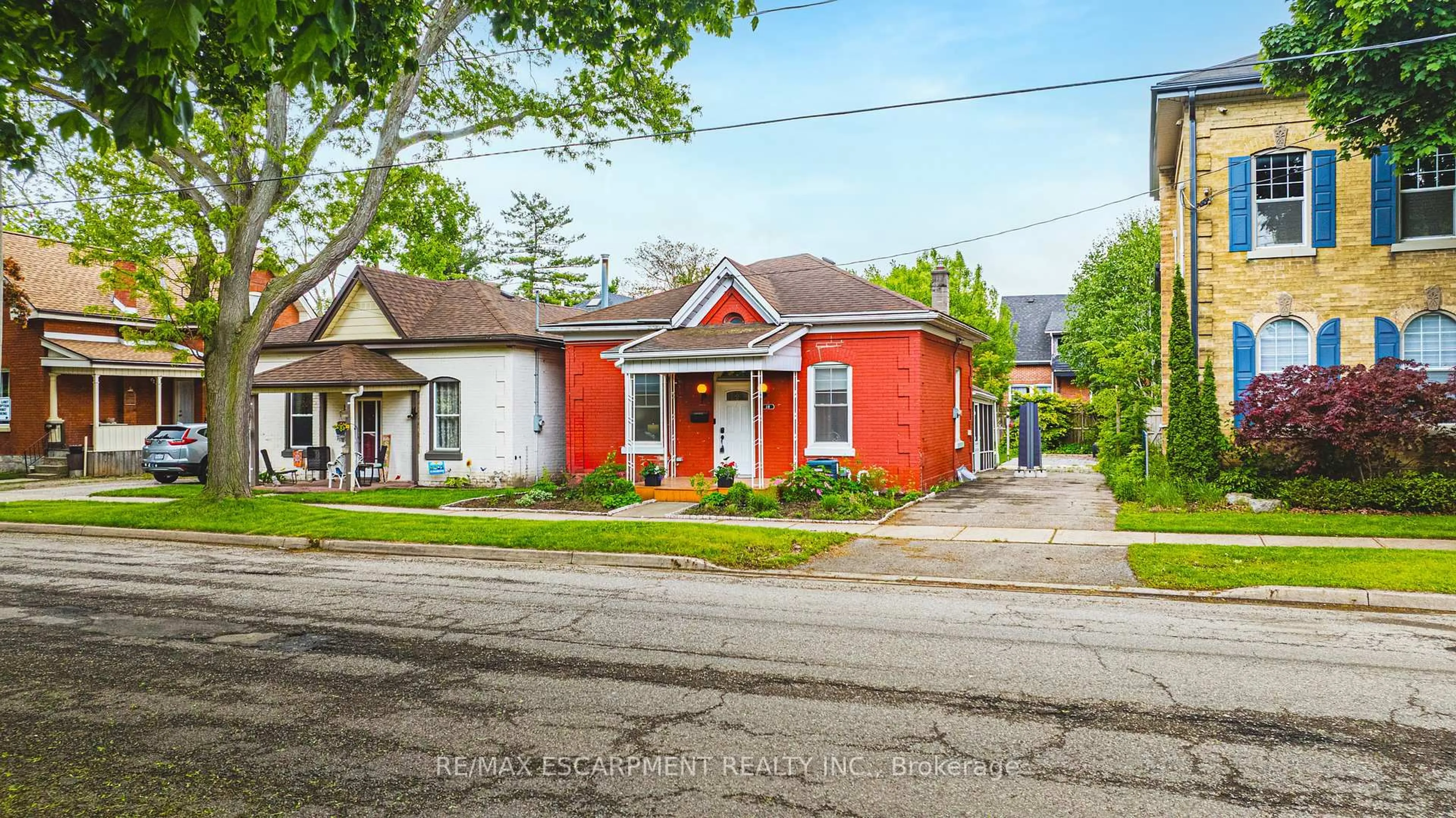 Home with brick exterior material, street for 18 Duke St, Brantford Ontario N3T 3T3