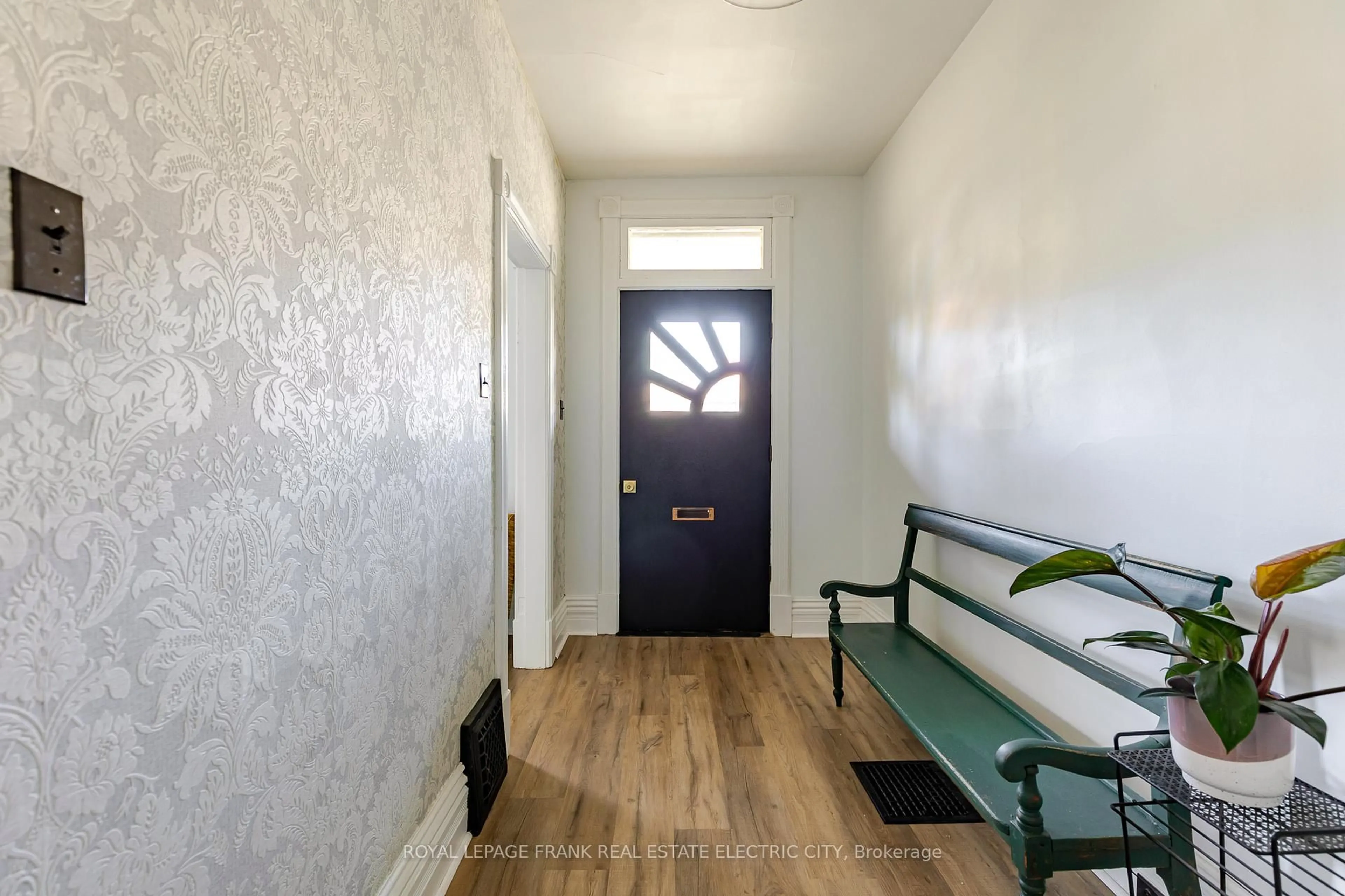 Indoor entryway for 193 Lake St, Peterborough Ontario K9J 2H4