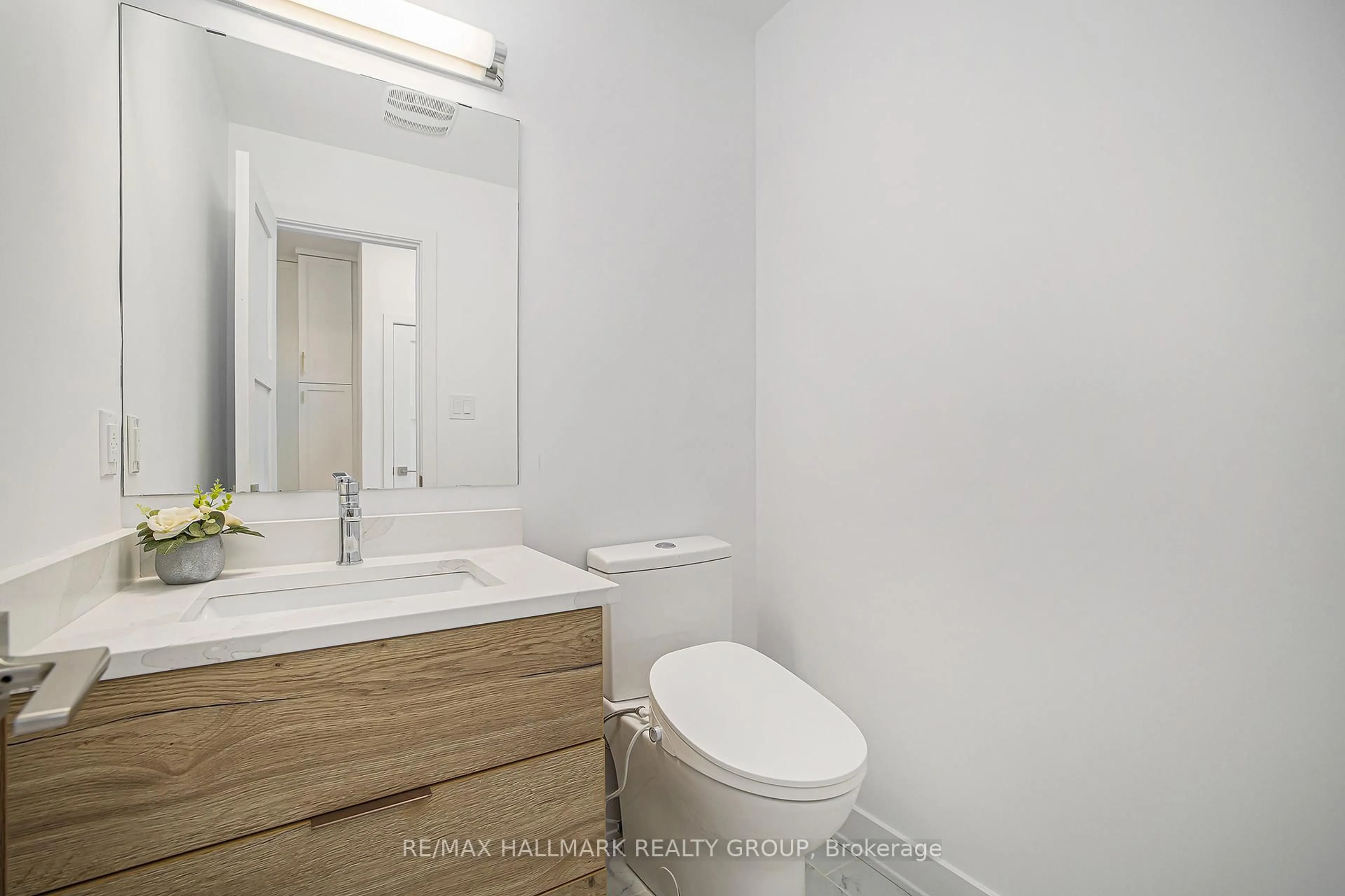 Standard bathroom, unknown for 156 Country Meadow Dr, Carp Ontario K0A 1L0