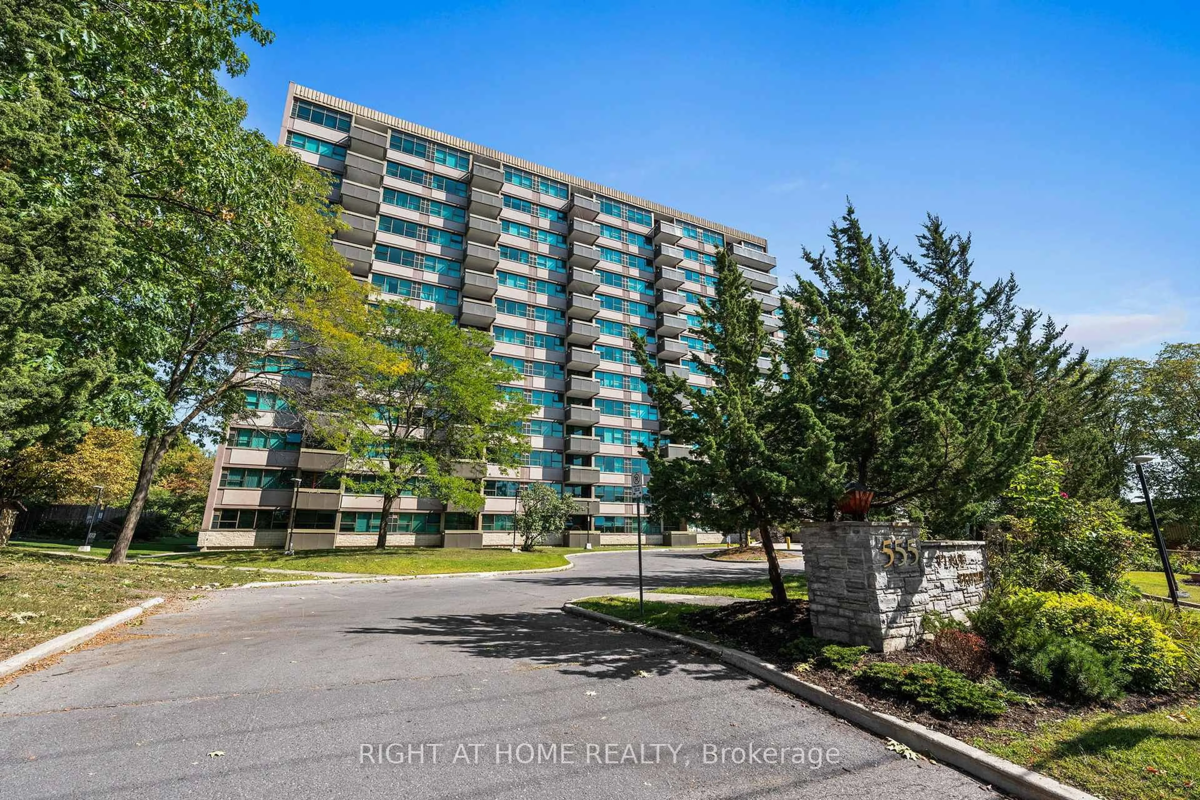 A pic from outside/outdoor area/front of a property/back of a property/a pic from drone, street for 555 BRITTANY Dr #106, Ottawa Ontario K1K 4C5