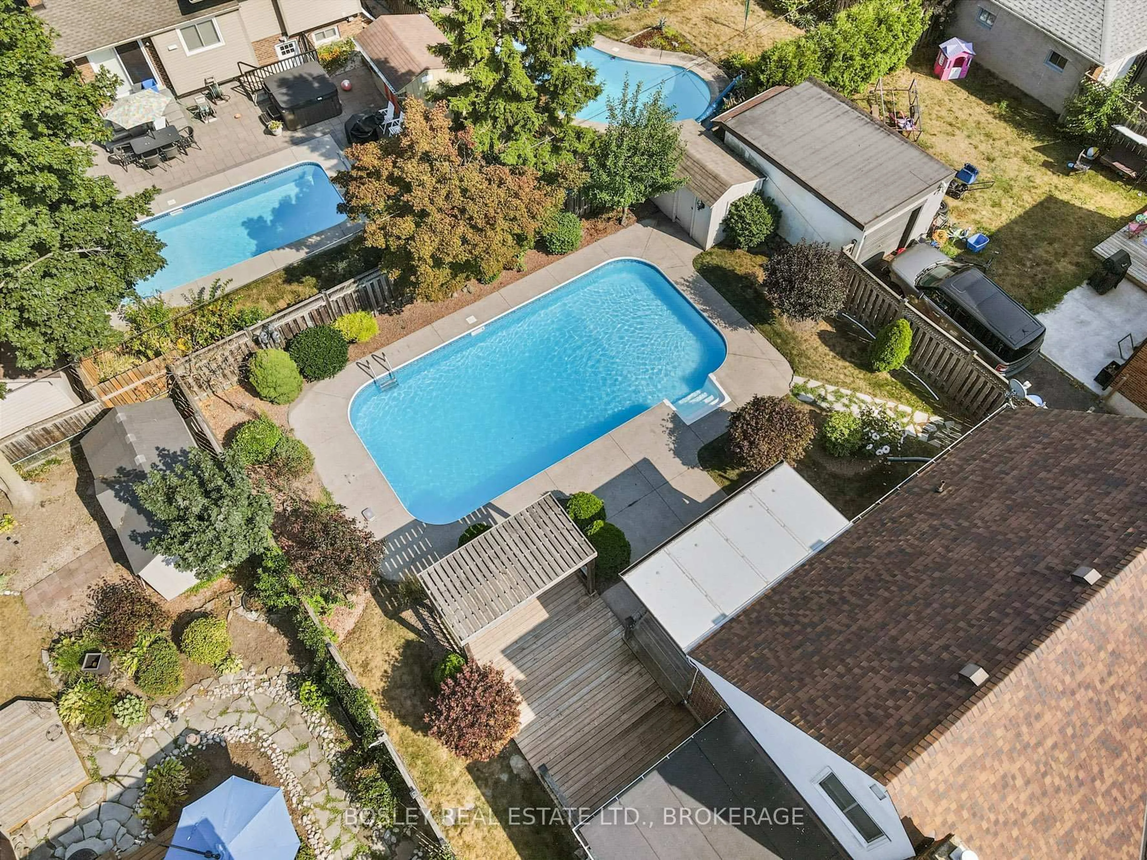 A pic from outside/outdoor area/front of a property/back of a property/a pic from drone, city buildings view from balcony for 10 Cameron Rd, St. Catharines Ontario L2P 3E2