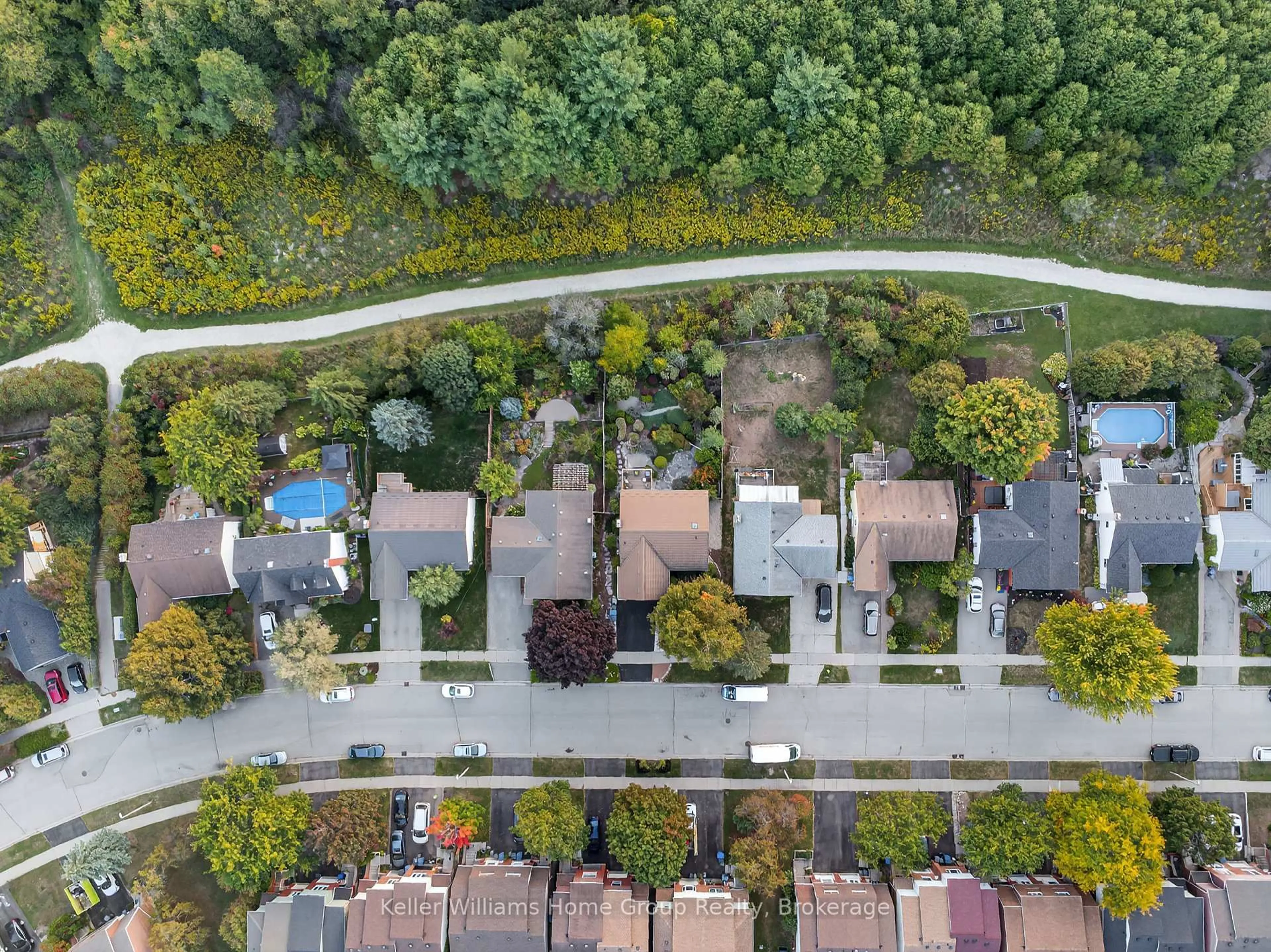 A pic from outside/outdoor area/front of a property/back of a property/a pic from drone, street for 114 Dovercliffe Rd, Guelph Ontario N1G 3A6