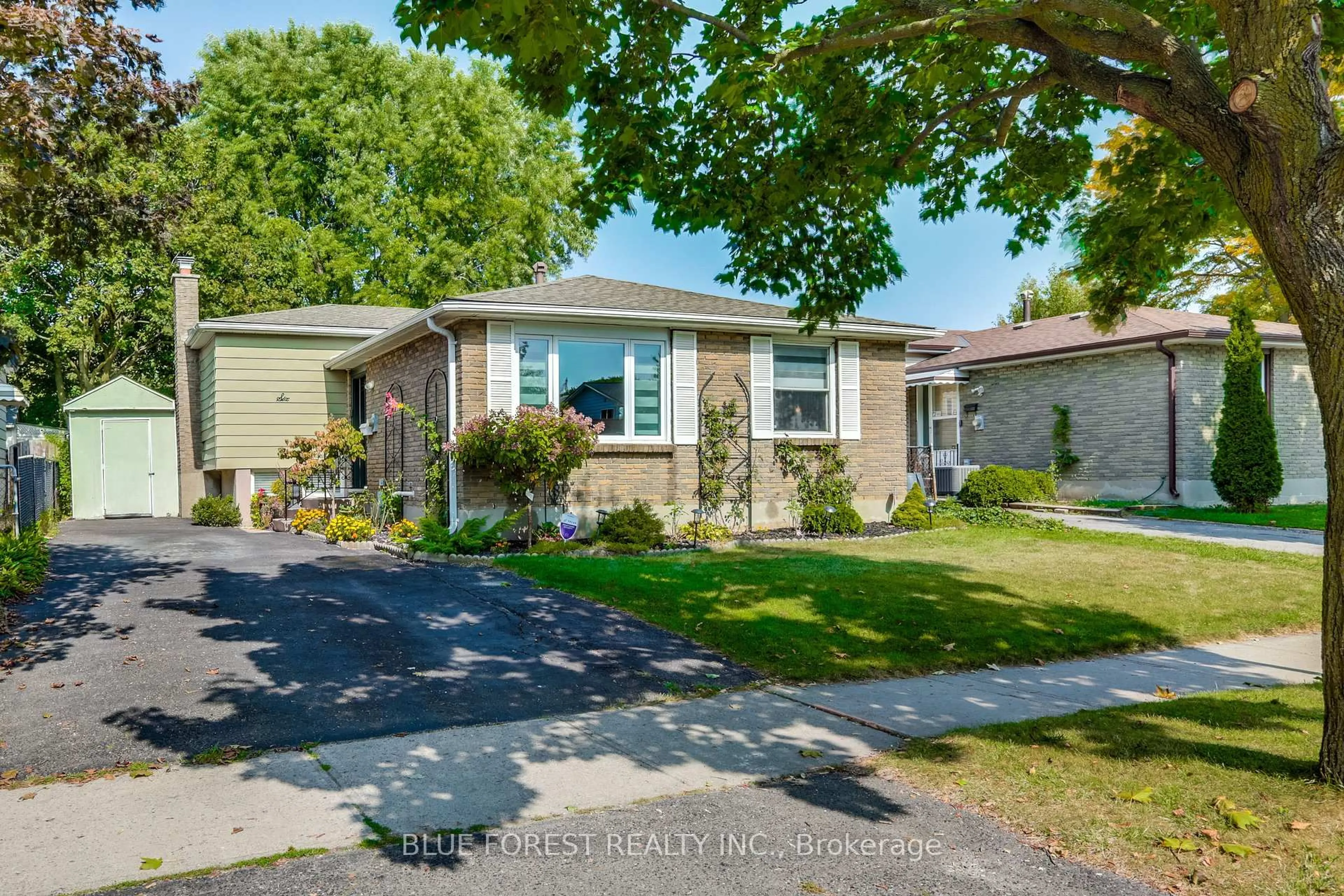 Home with vinyl exterior material, street for 6 Ashbury Ave, London South Ontario N6E 1S8